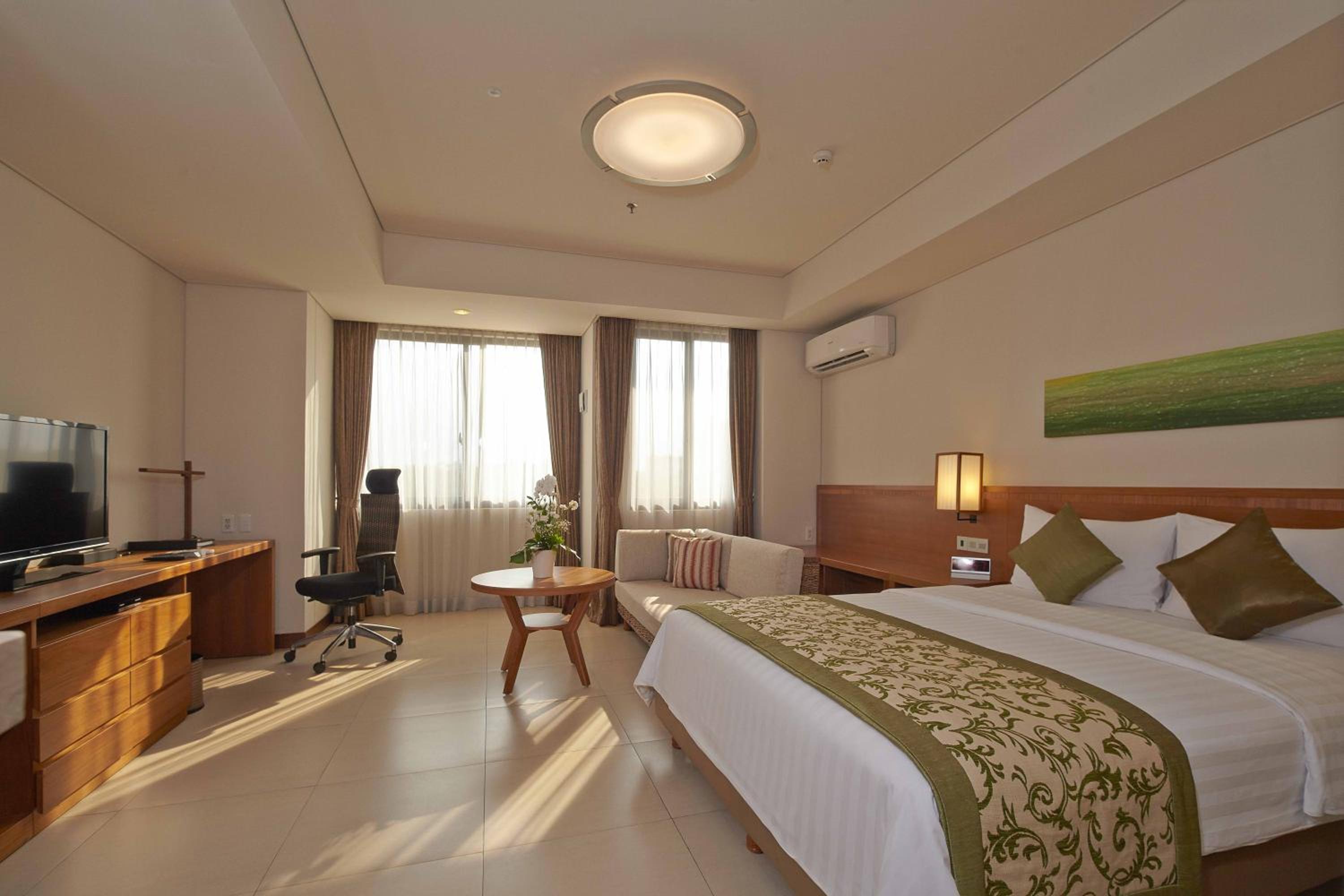 Premier Queen Room
