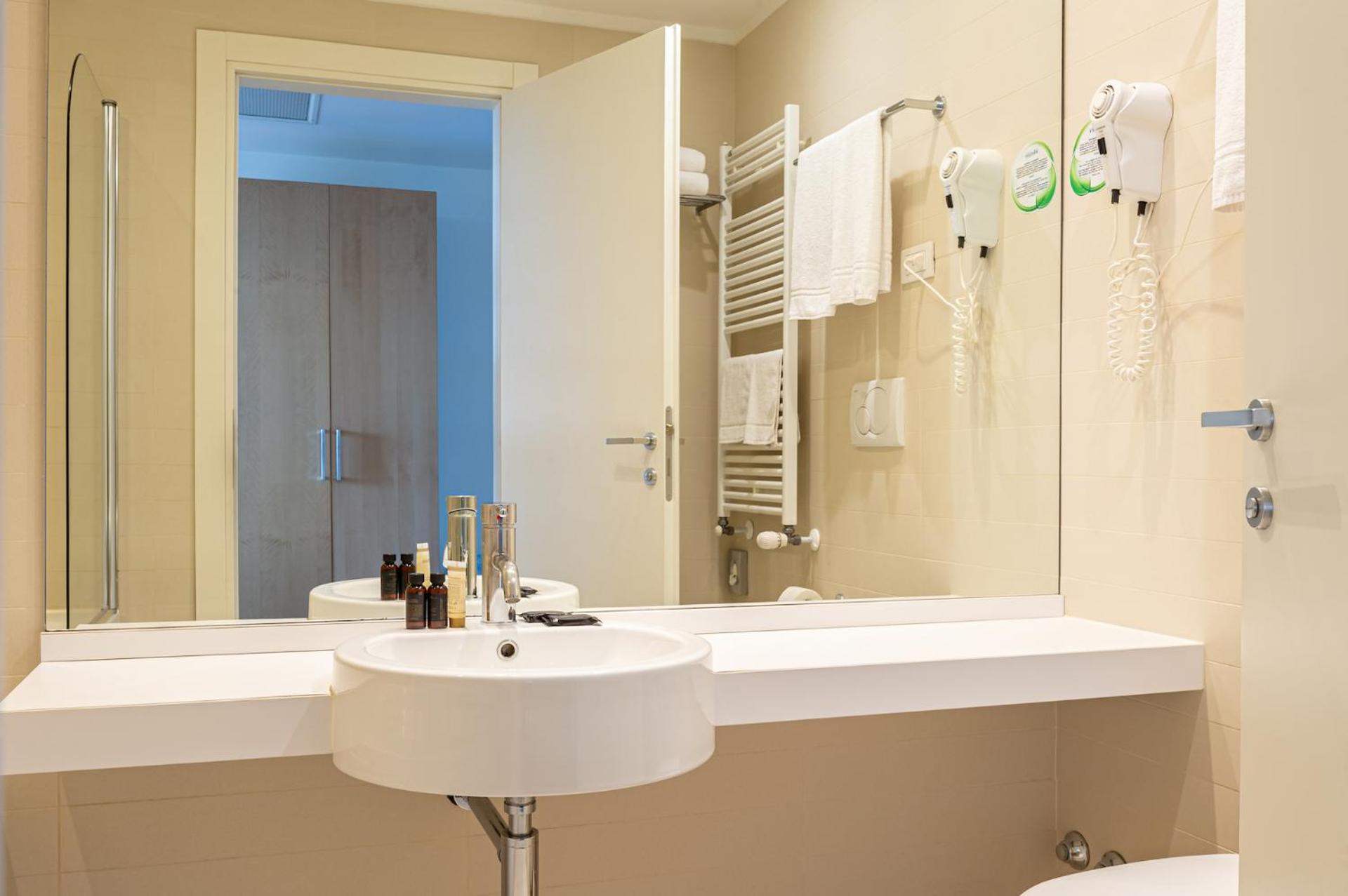 Superior Double Room with Spa Access photo 3
