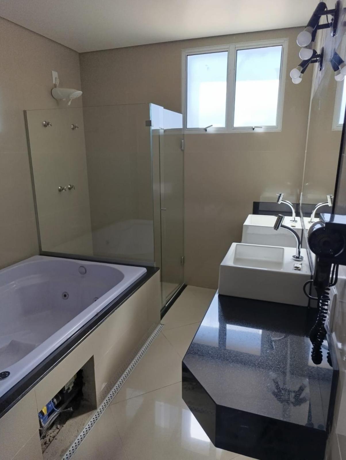 Suite with Spa Bath photo 3
