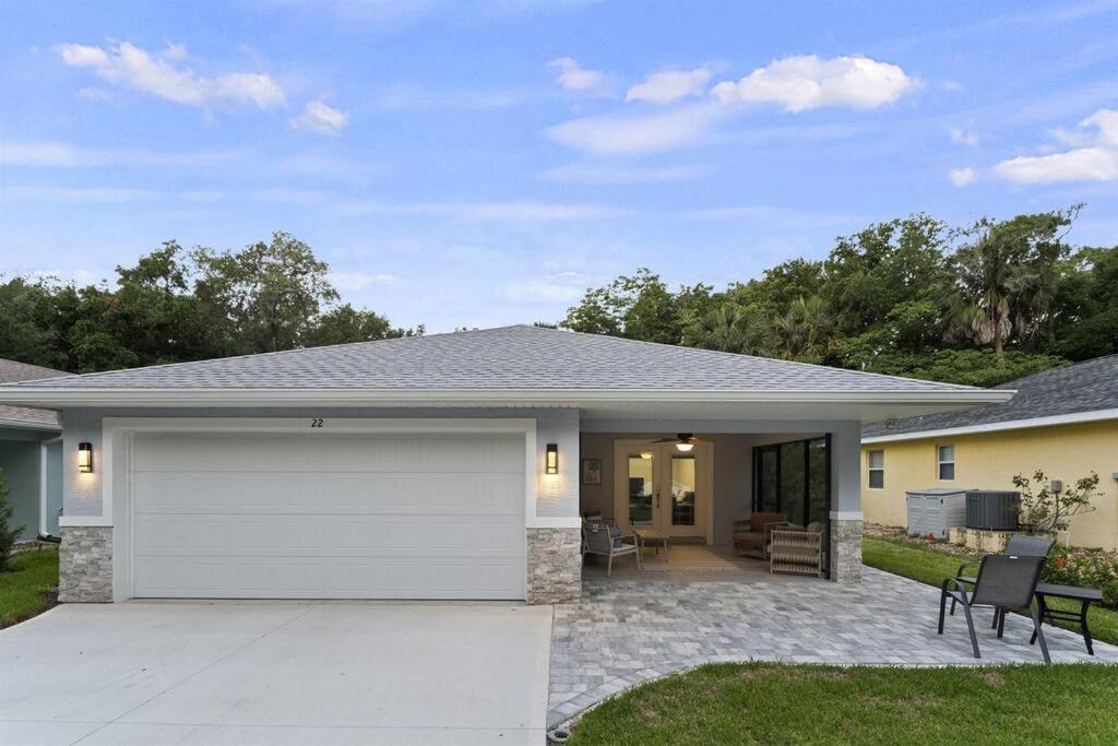 Three-Bedroom House photo 2