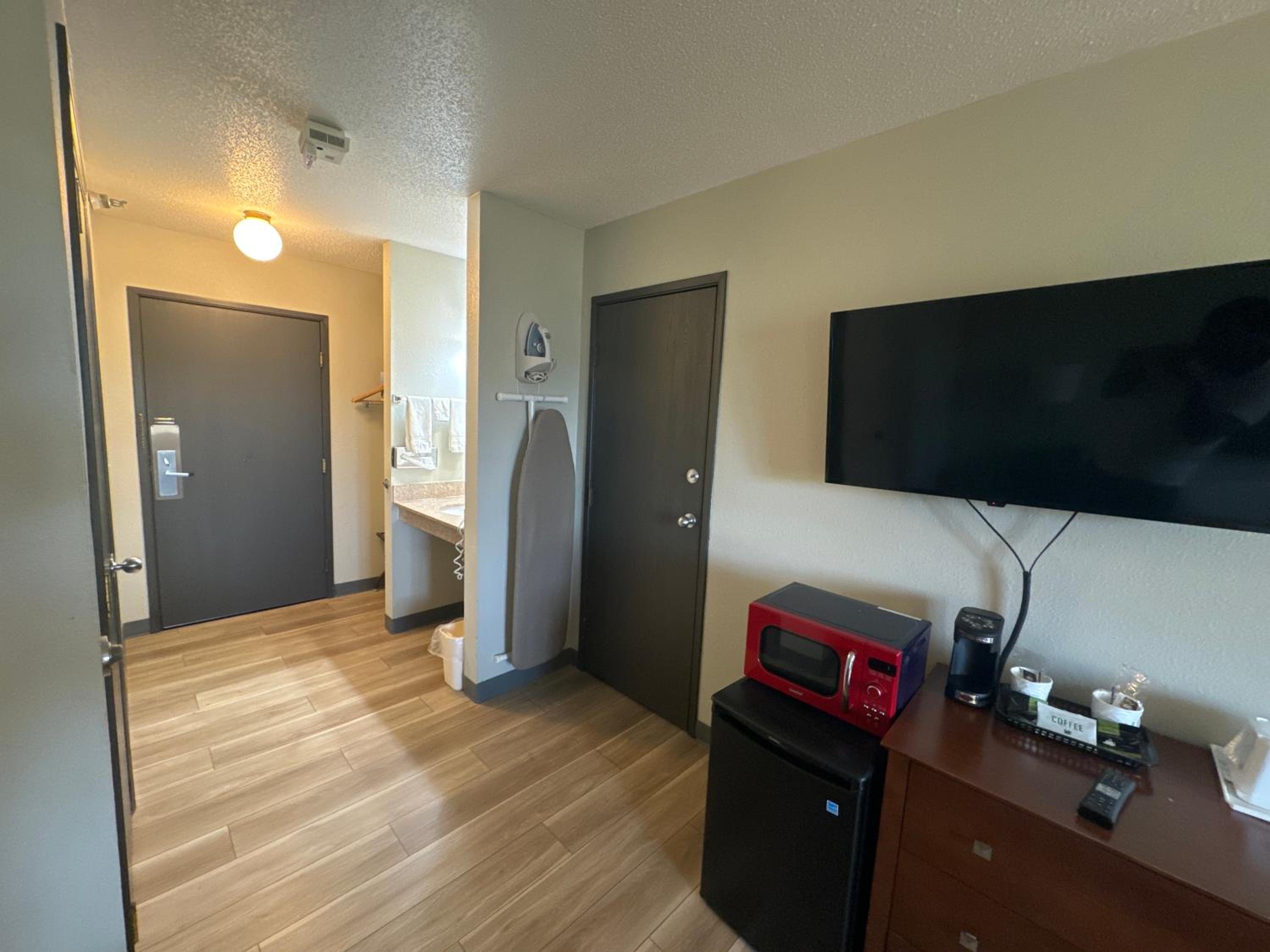 King Room - Disability Access/Non-Smoking - Photo 3