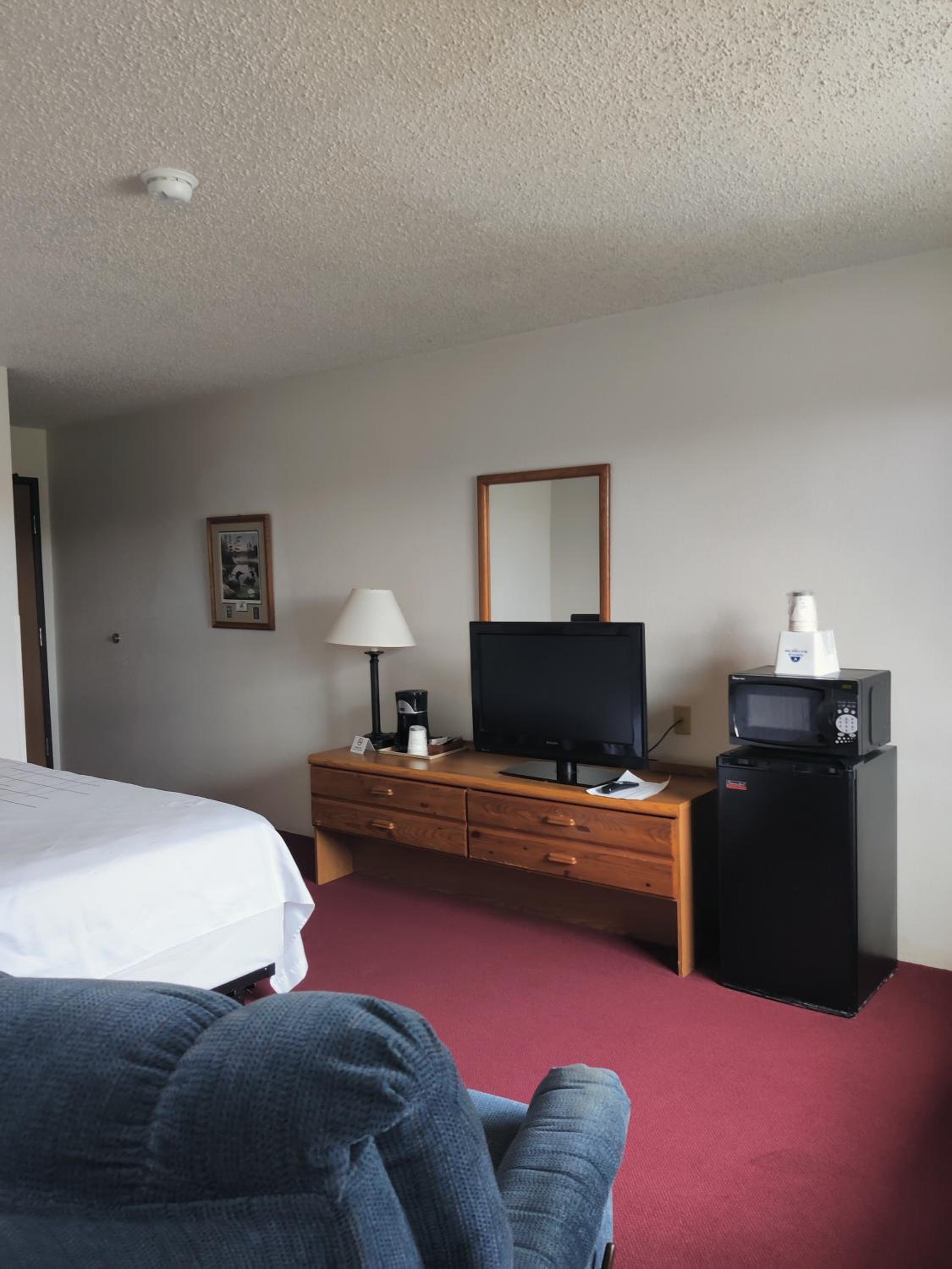 King Room - Non-Smoking - Photo 6