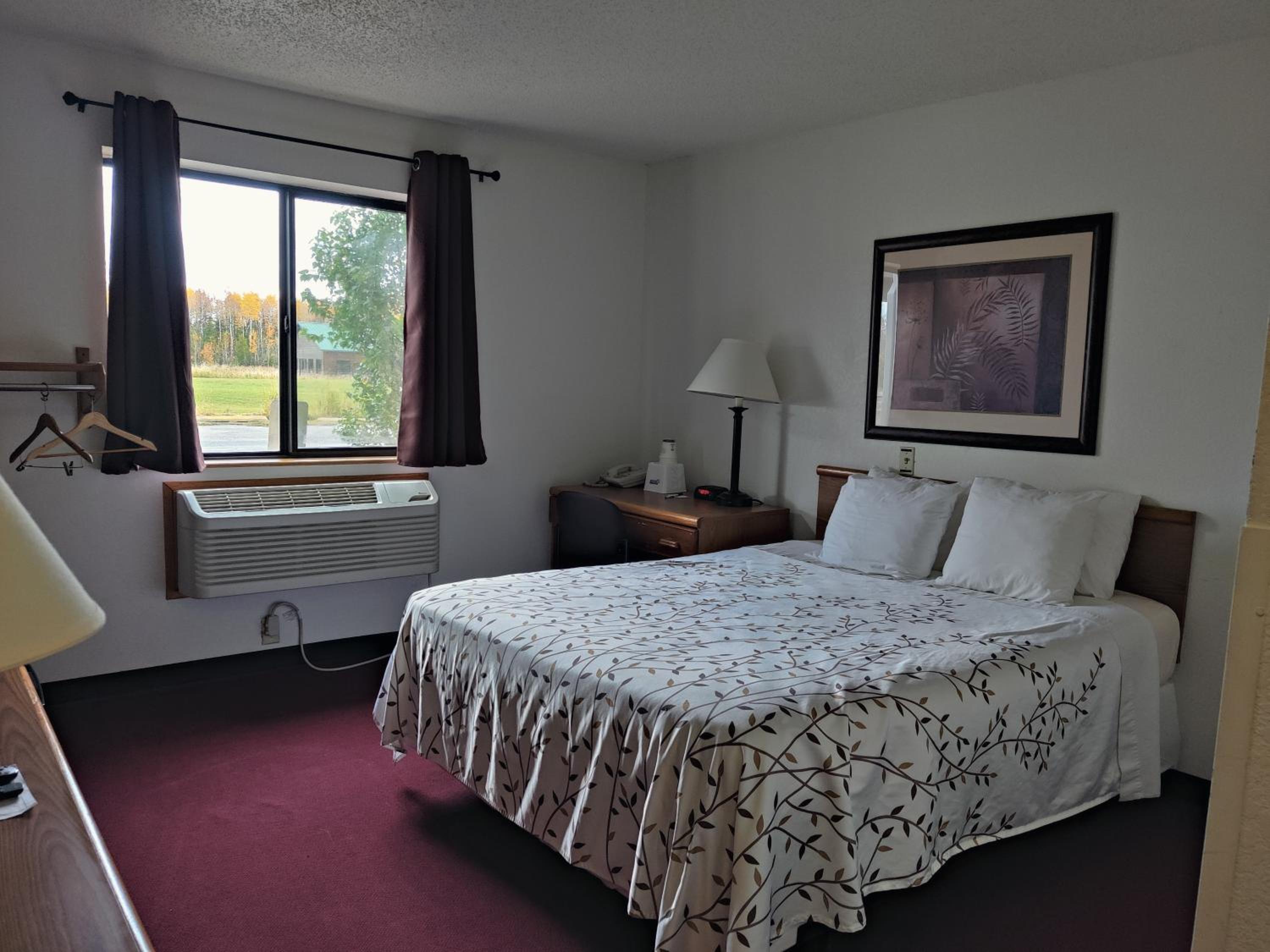Queen Room - Disability Access - Photo 1