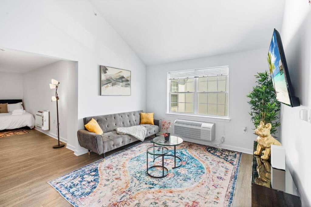 Three-Bedroom Apartment photo 2
