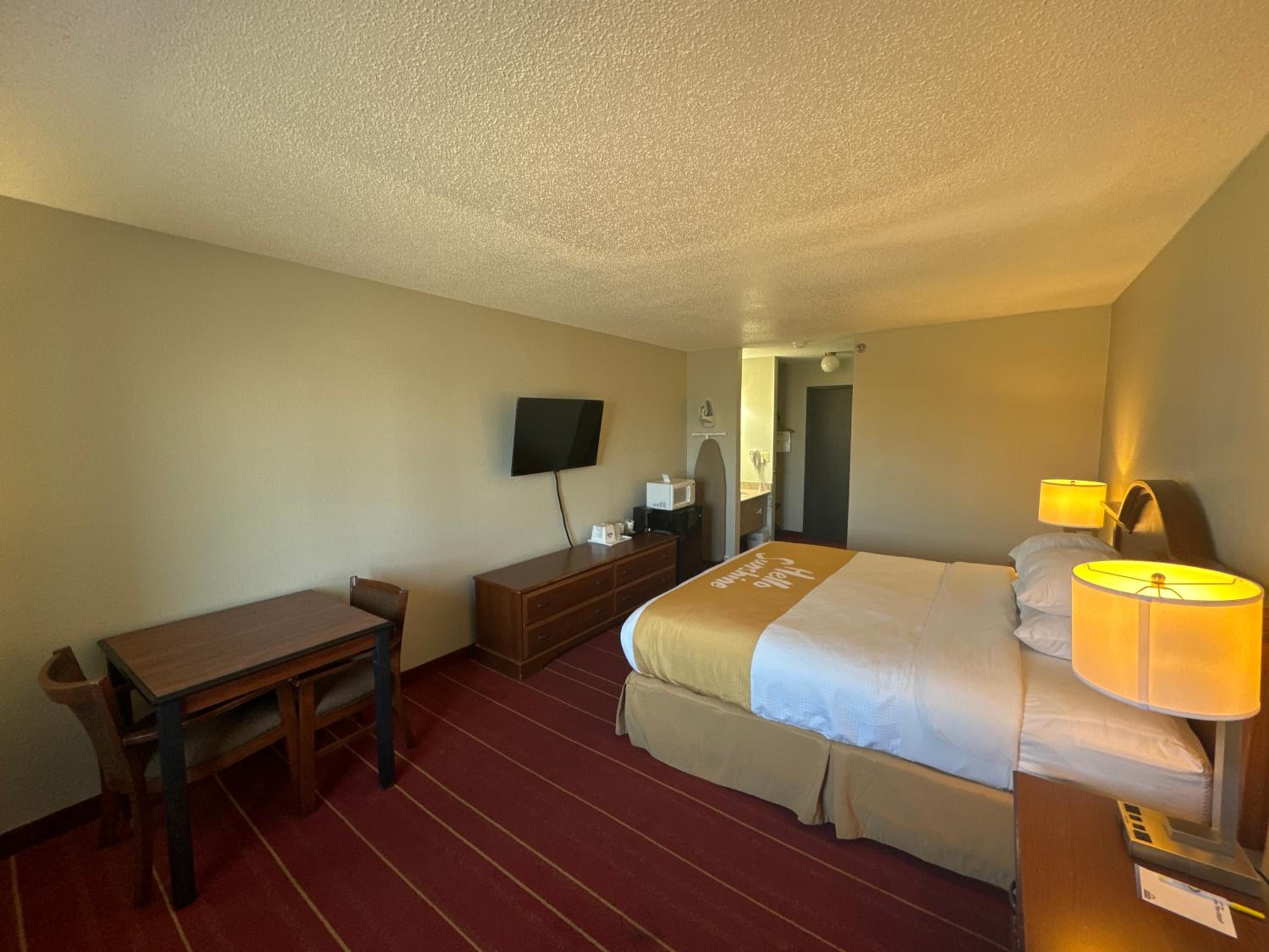 King Room - Non-Smoking - Photo 1