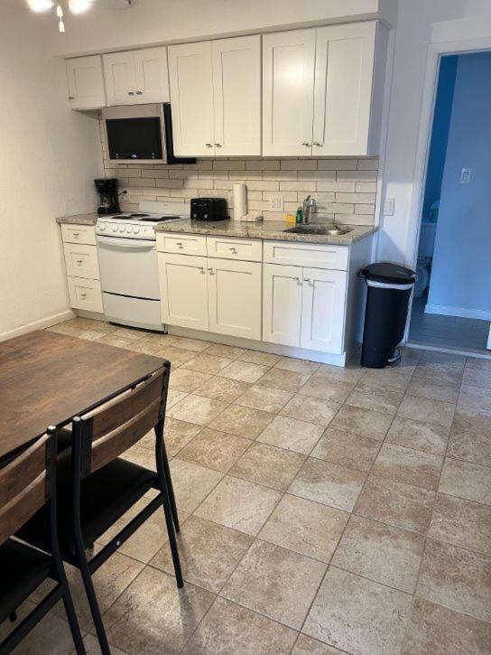One Bedroom Suite  photo 3