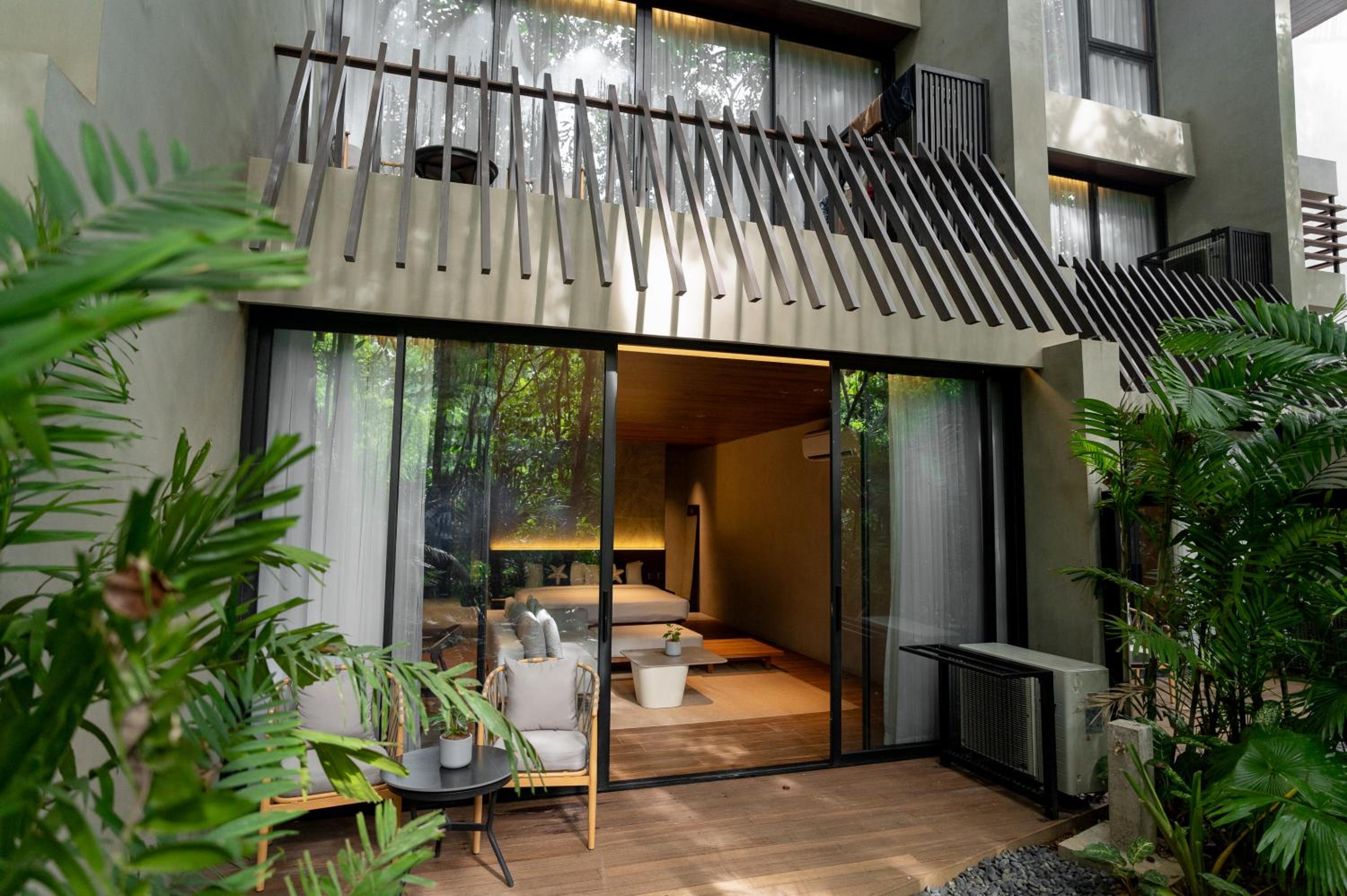 Deluxe Studio with Garden photo 2