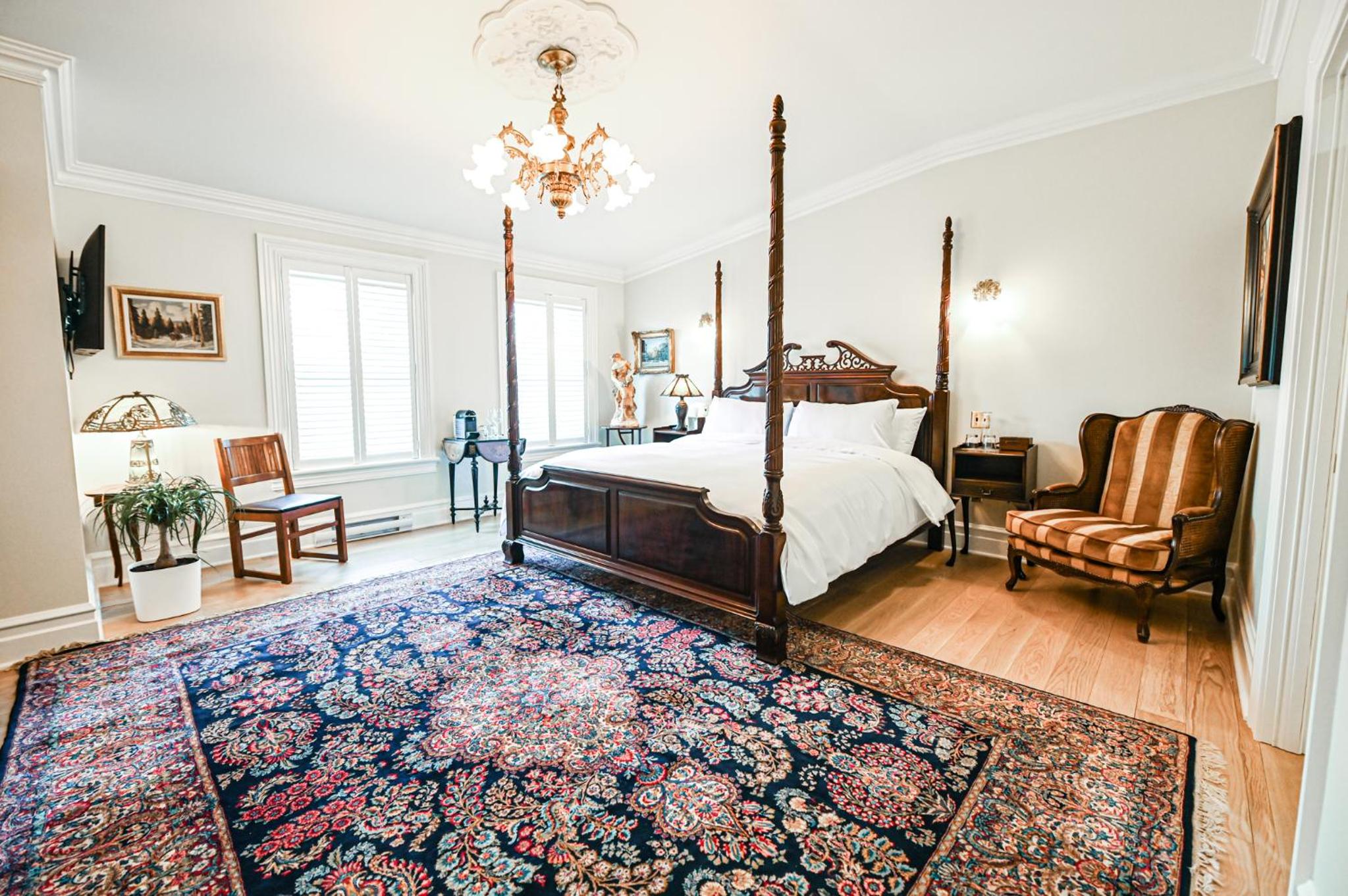 Pavilion King Room with Lake View 
