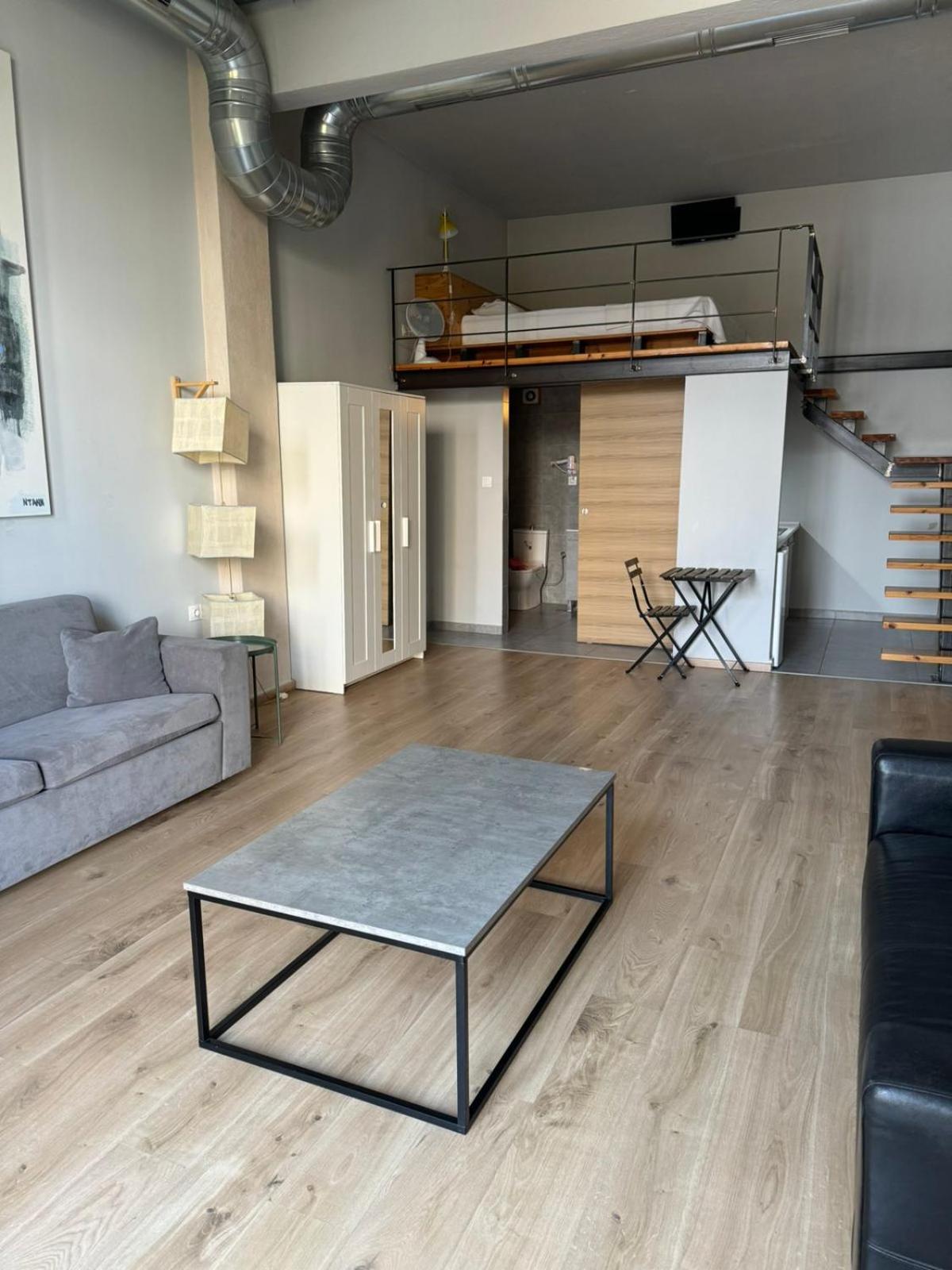 One-Bedroom Apartment - Photo 1