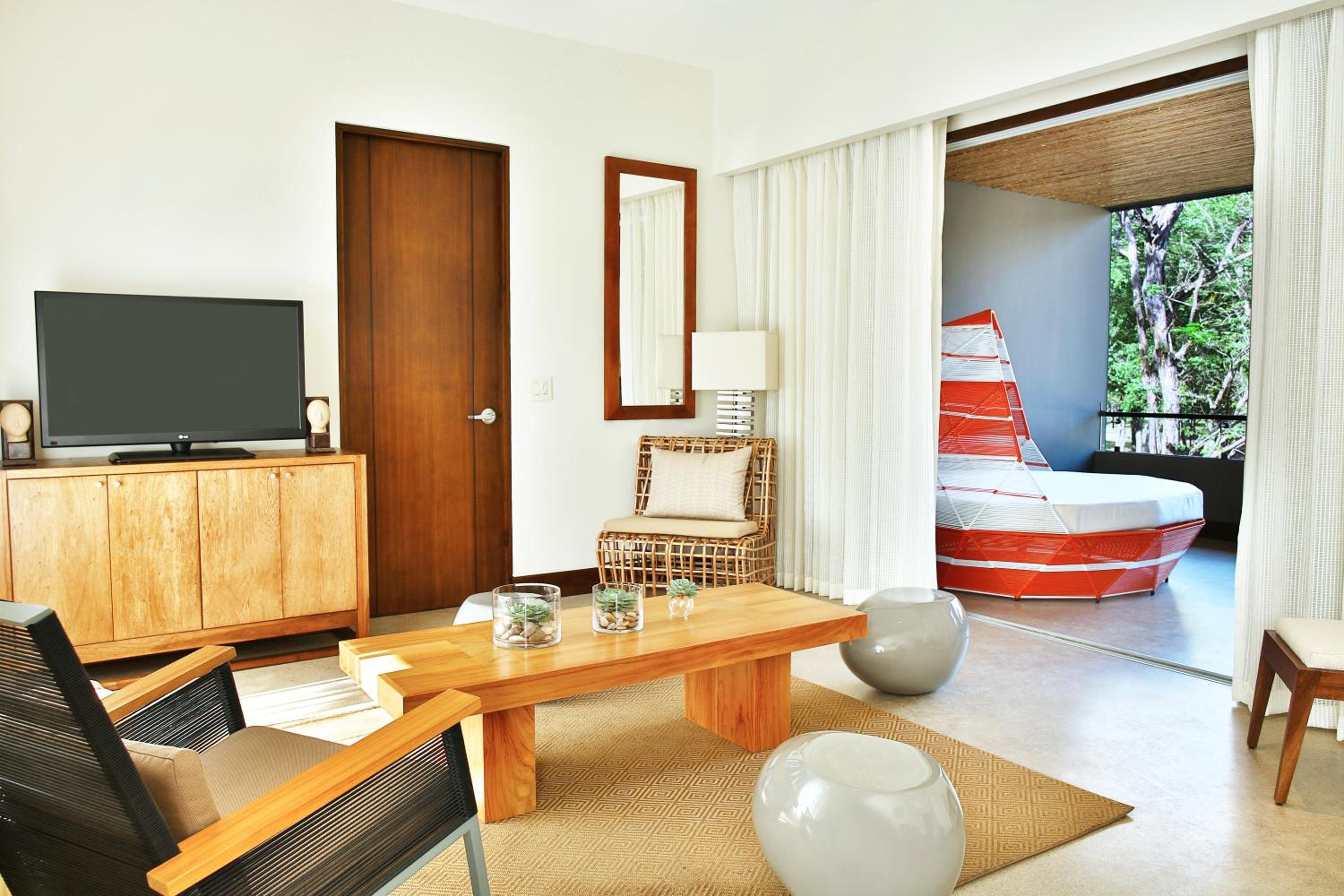 One-Bedroom Canopy Grand King Suite with Resort View - Photo 3