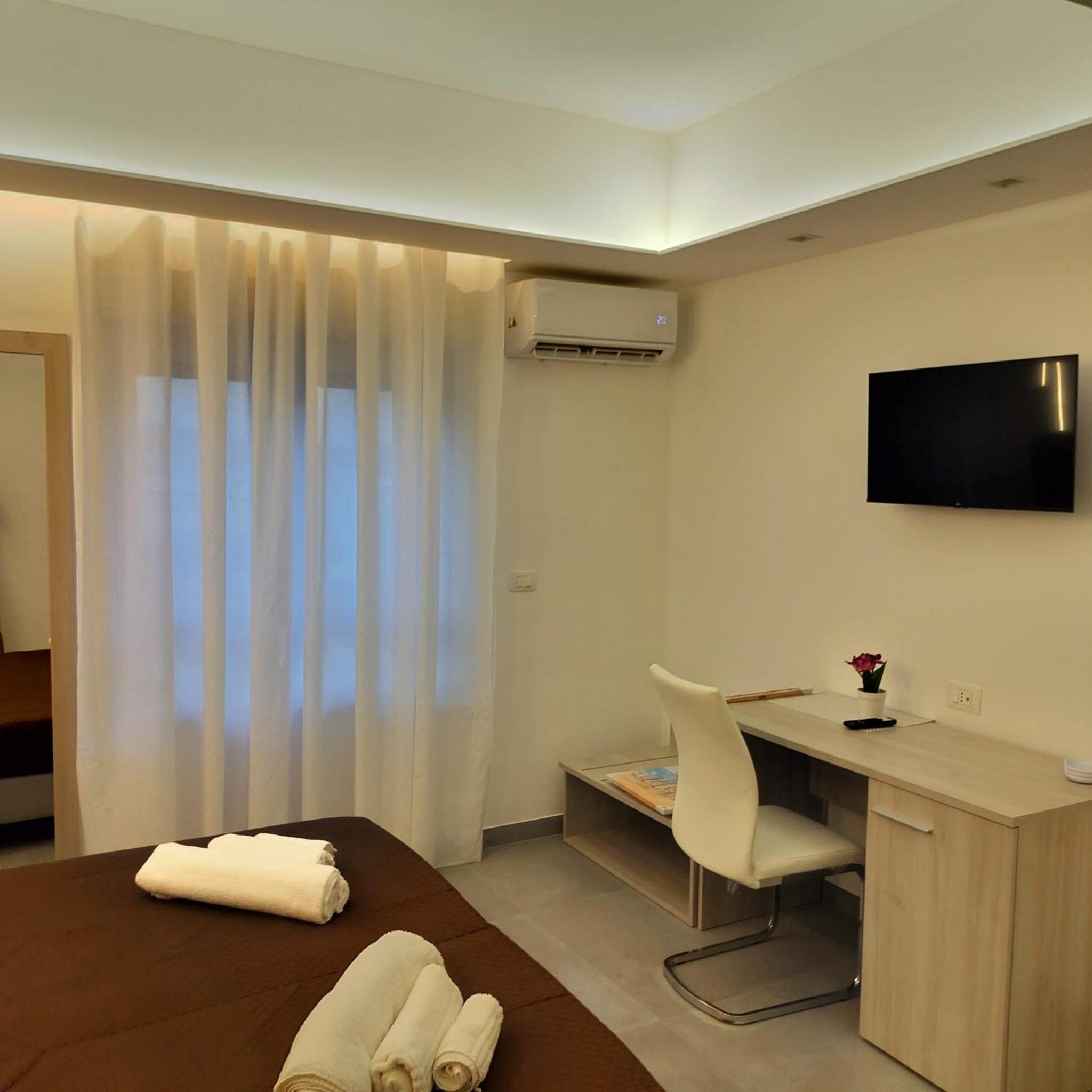 Deluxe Double or Twin Room with Sea View photo 3