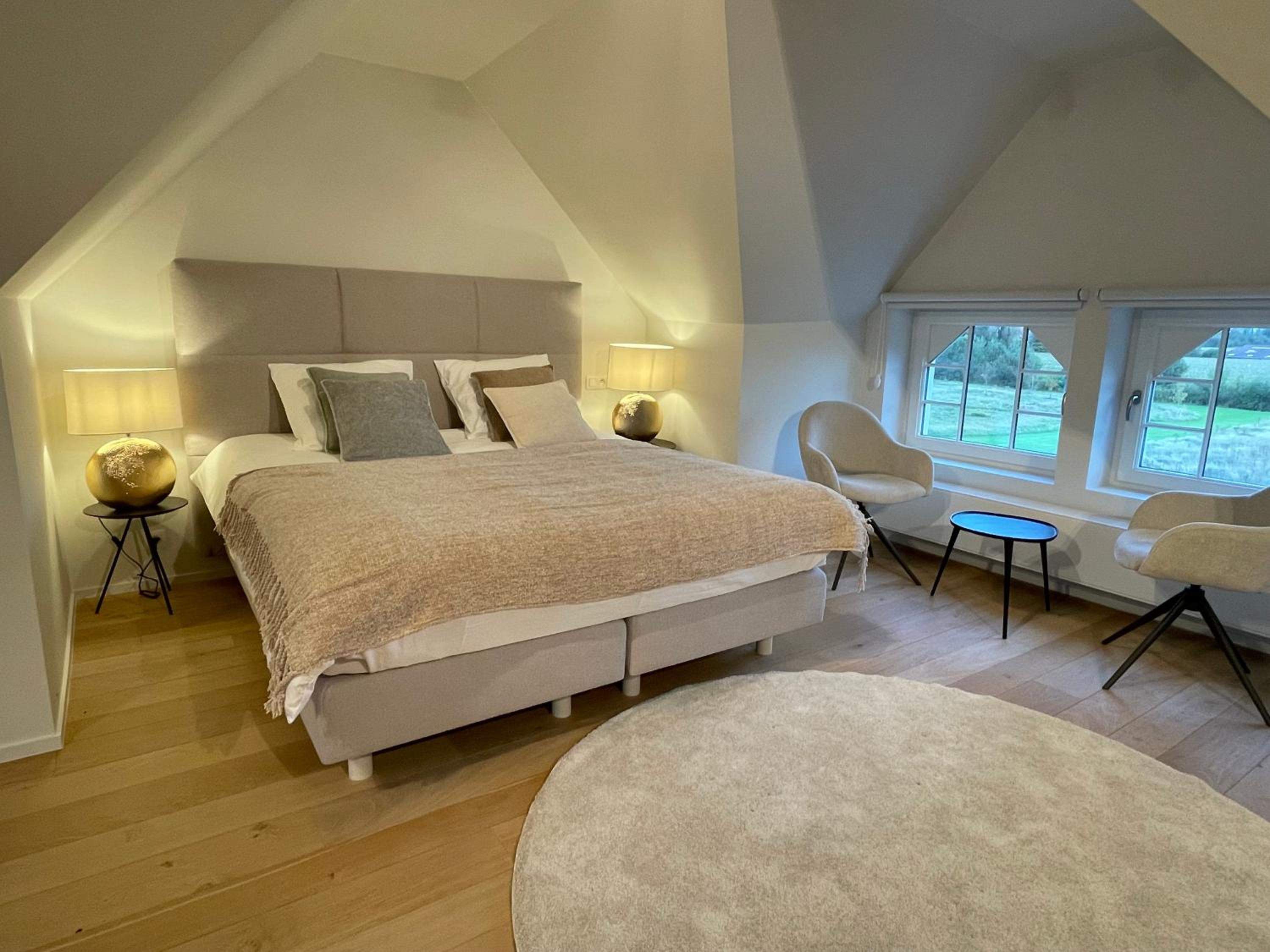 Deluxe Queen Suite