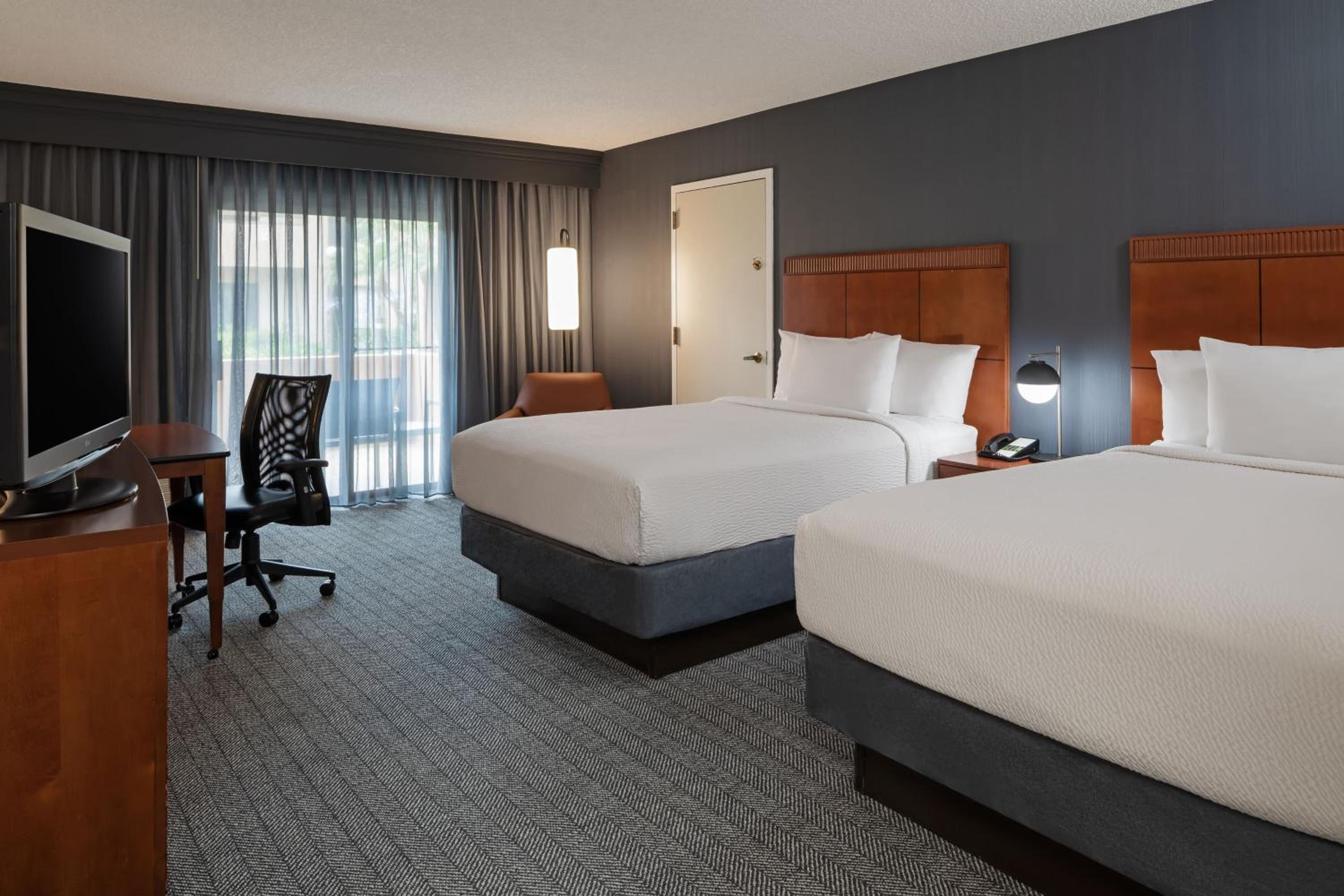 Double Room with Two Double Beds - Photo 4