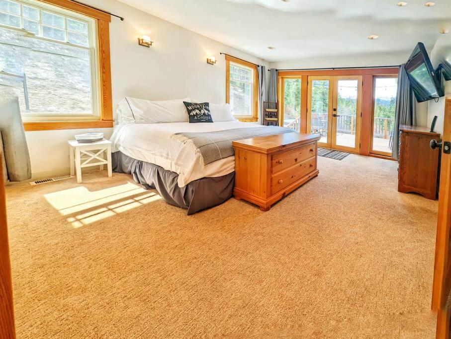 Three-Bedroom Home photo 1