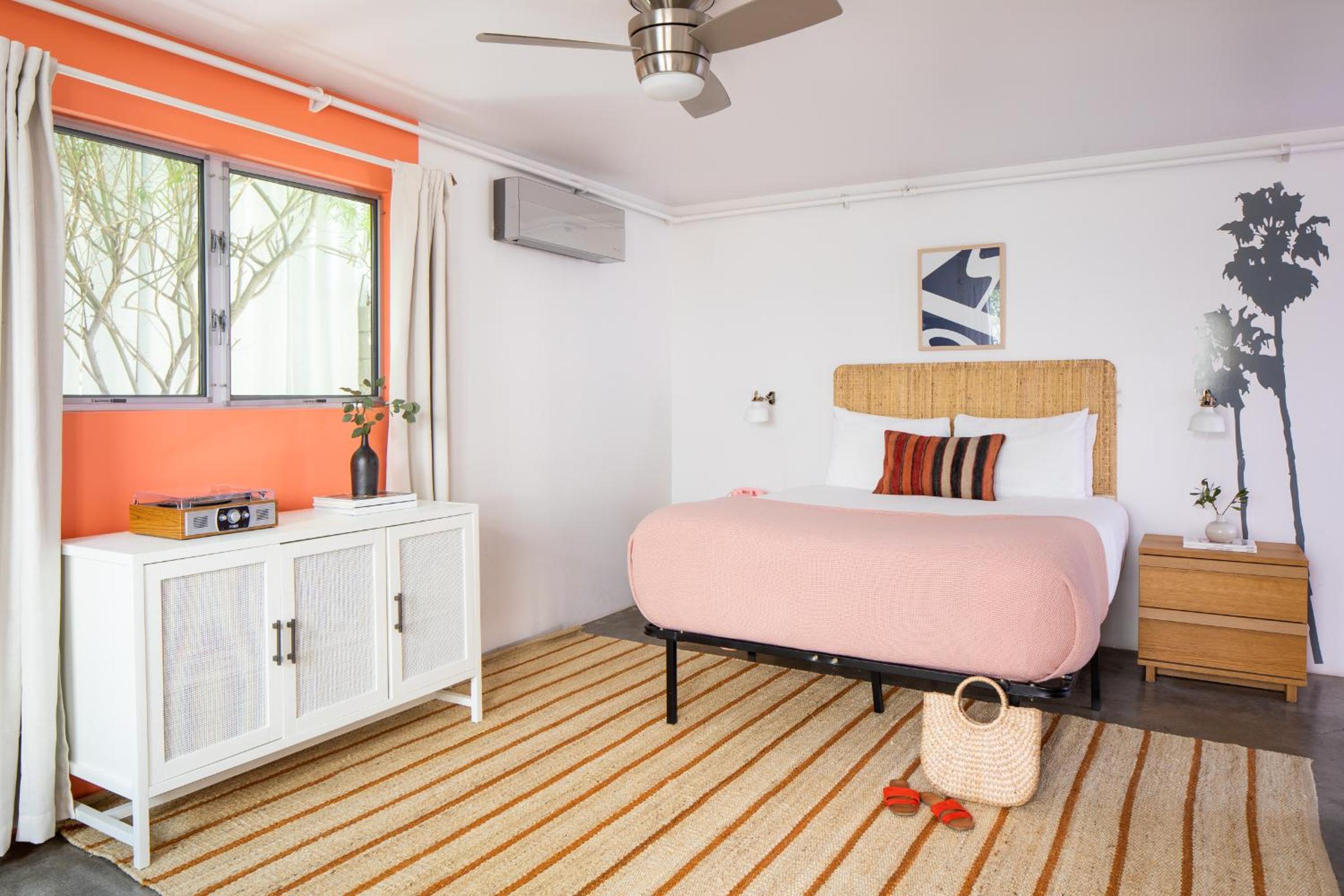 Studio Apartment with Queen Bed