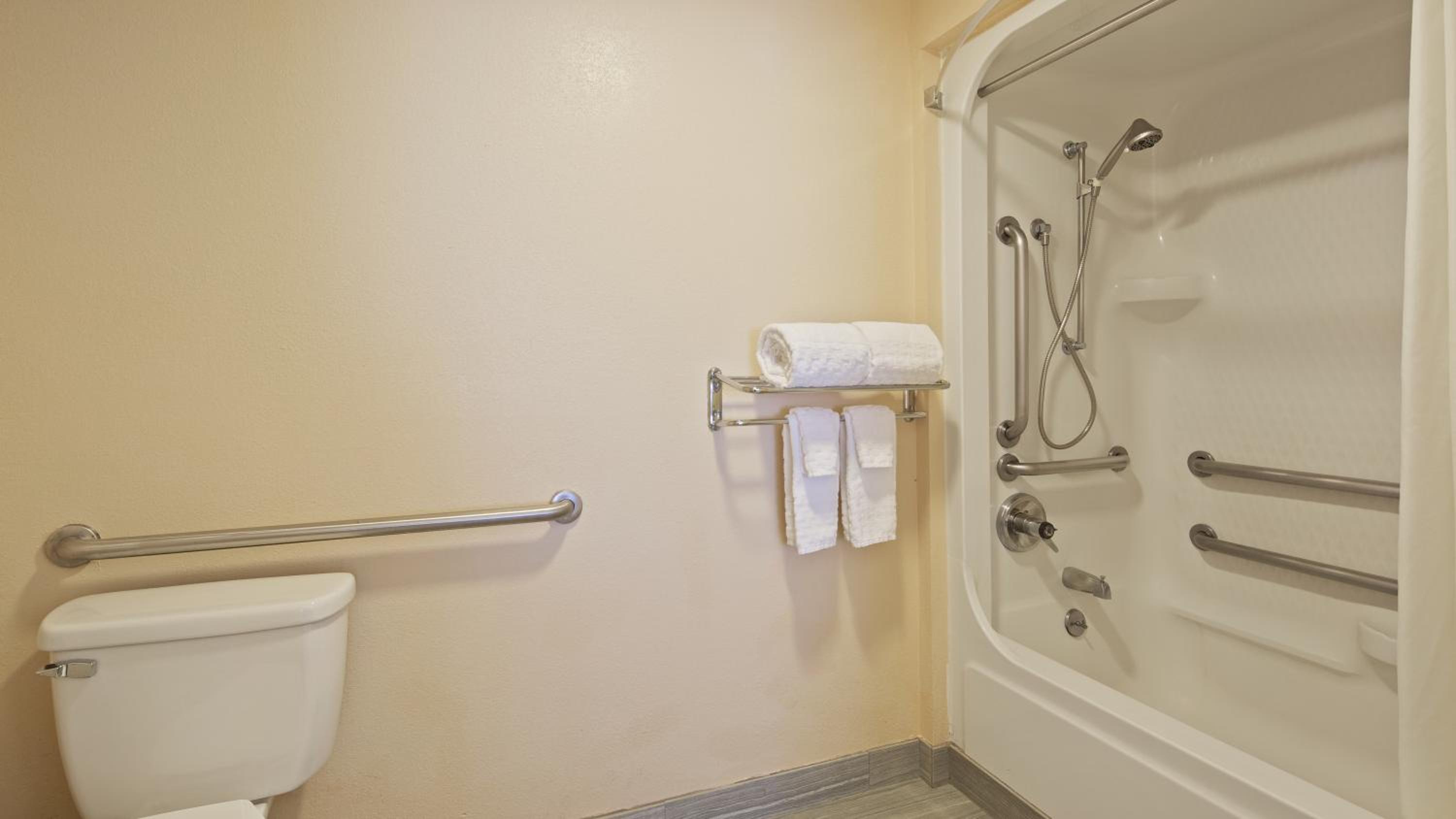 King Room with Bath Tub - Disability Access/Non-Smoking  photo 2