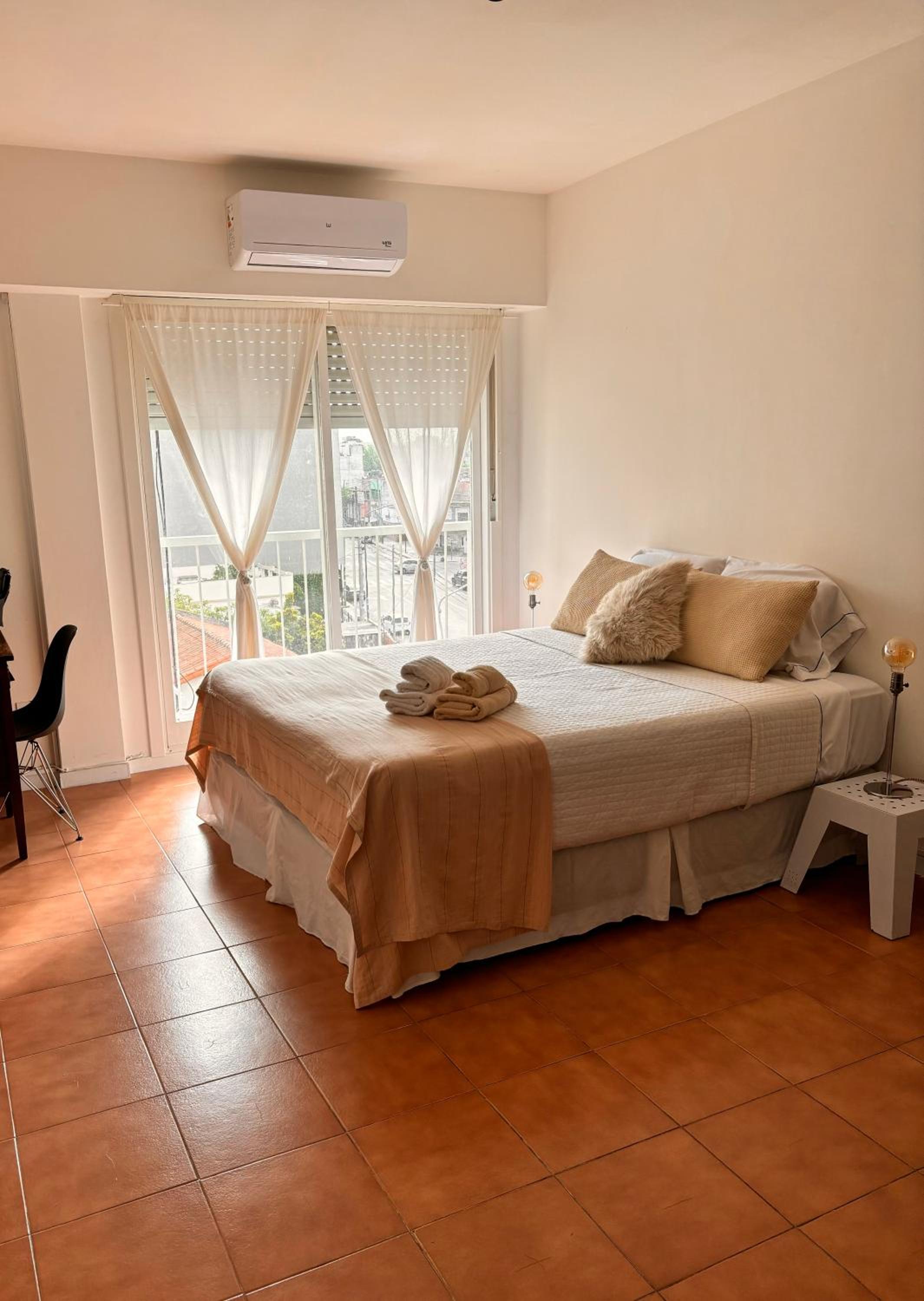 One-Bedroom Apartment photo 1