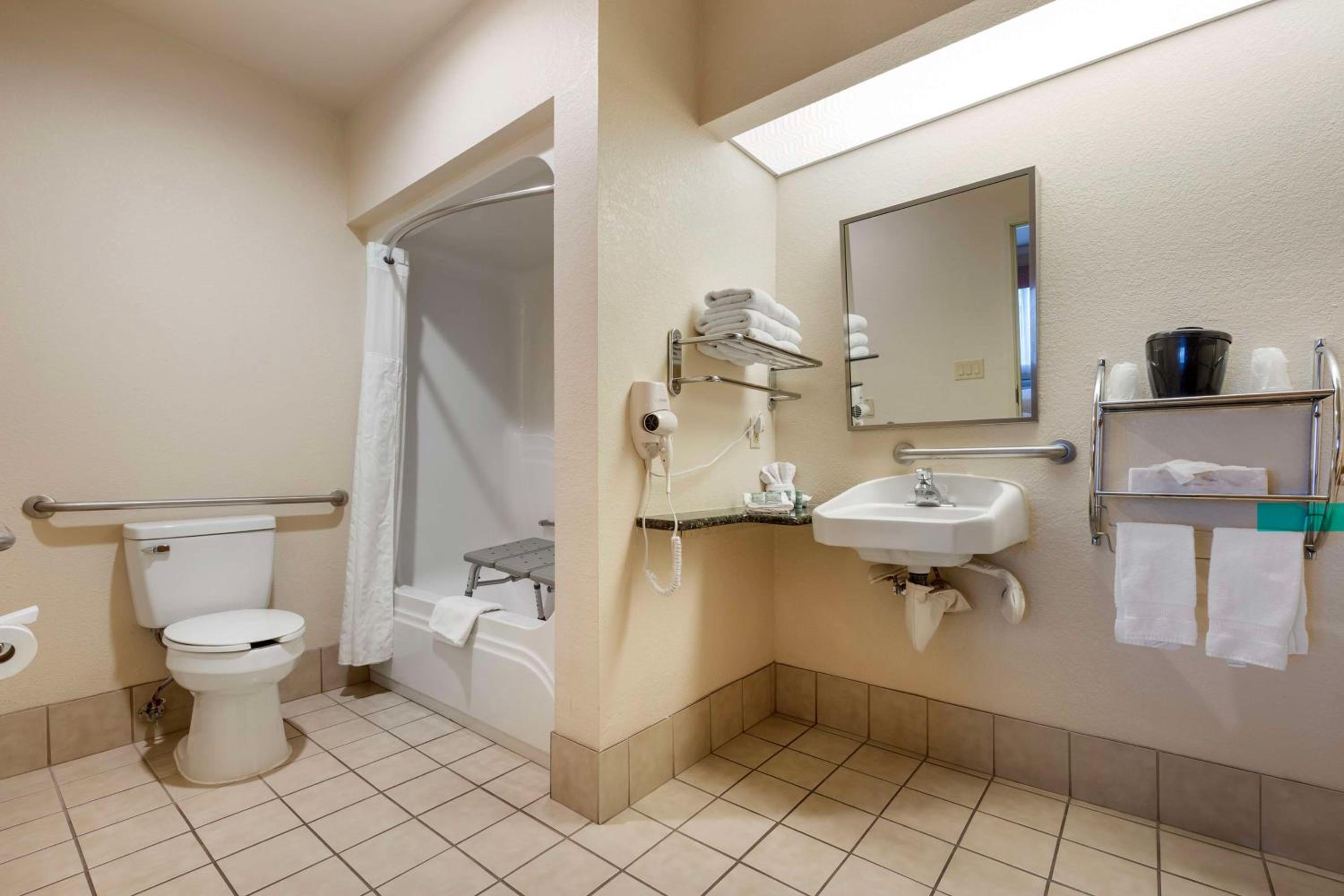 Queen Room - Accessible - Photo 2