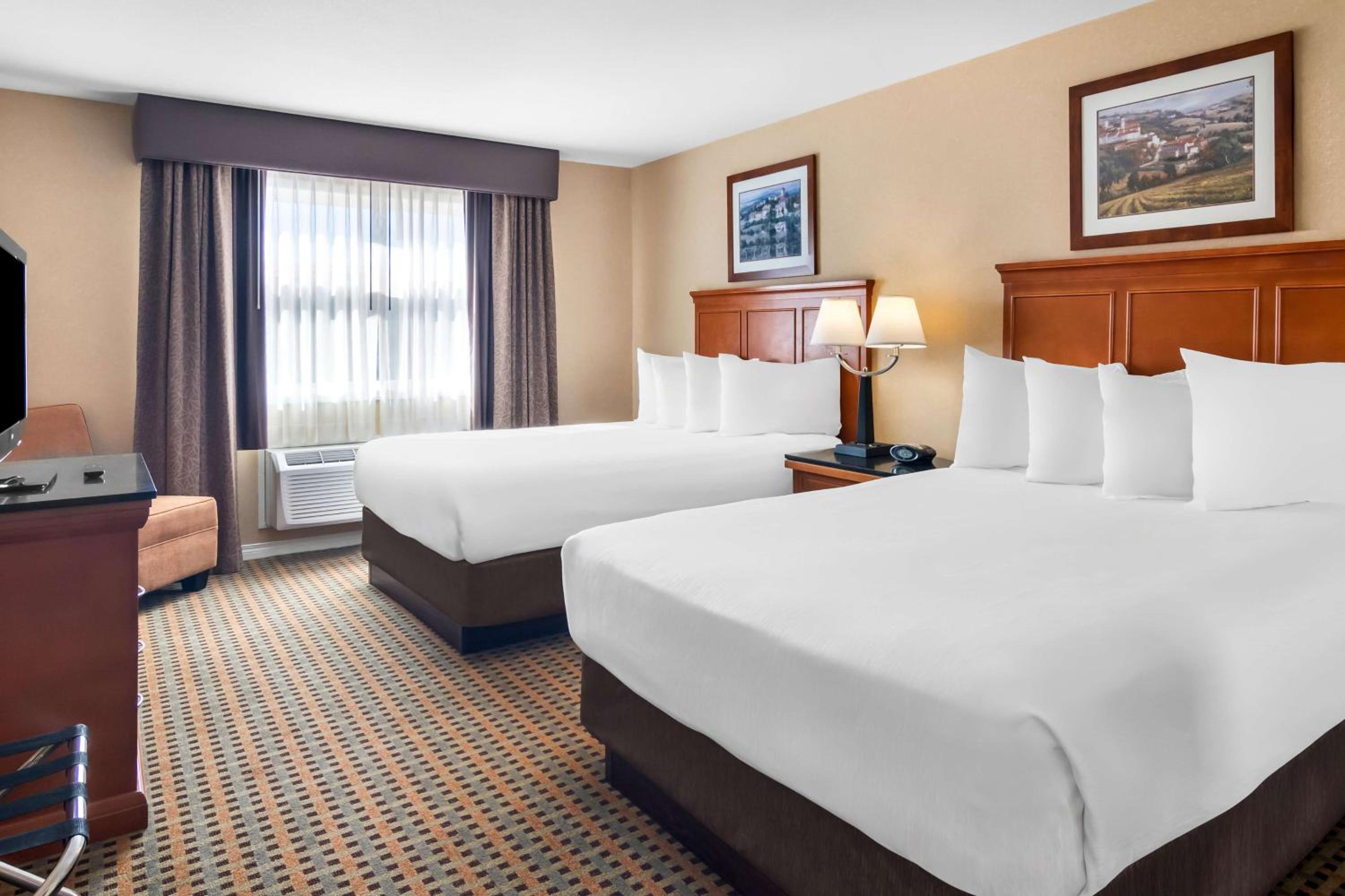 Queen Suite with Queen Beds and Balcony - Non-Smoking - Photo 1