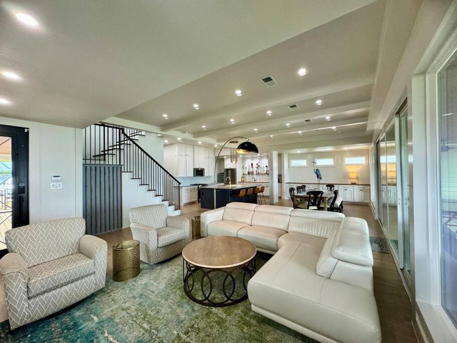 Seven-Bedroom House photo 1