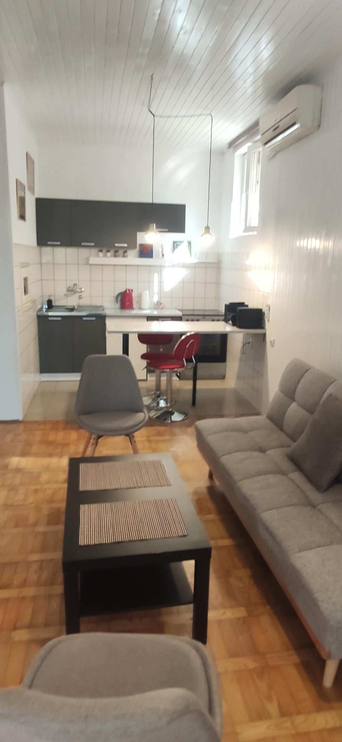 One-Bedroom Apartment photo 2
