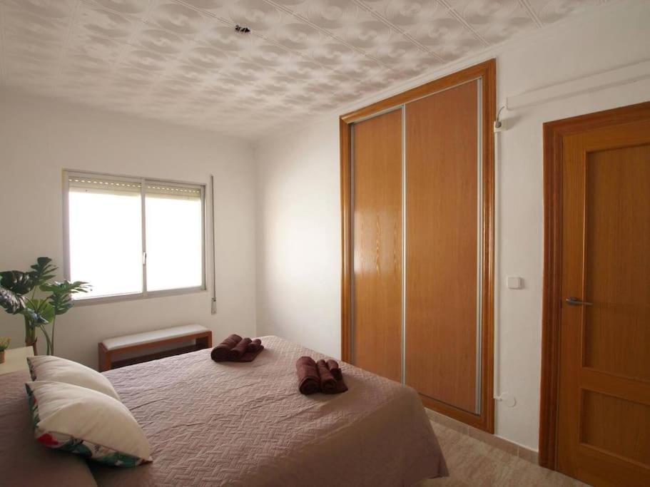 Apartamento de tres habitaciones con balcón