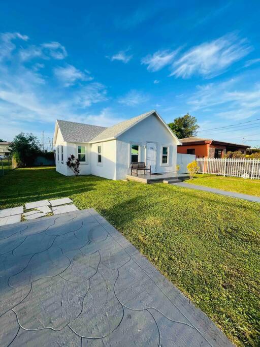 Three-Bedroom House photo 2