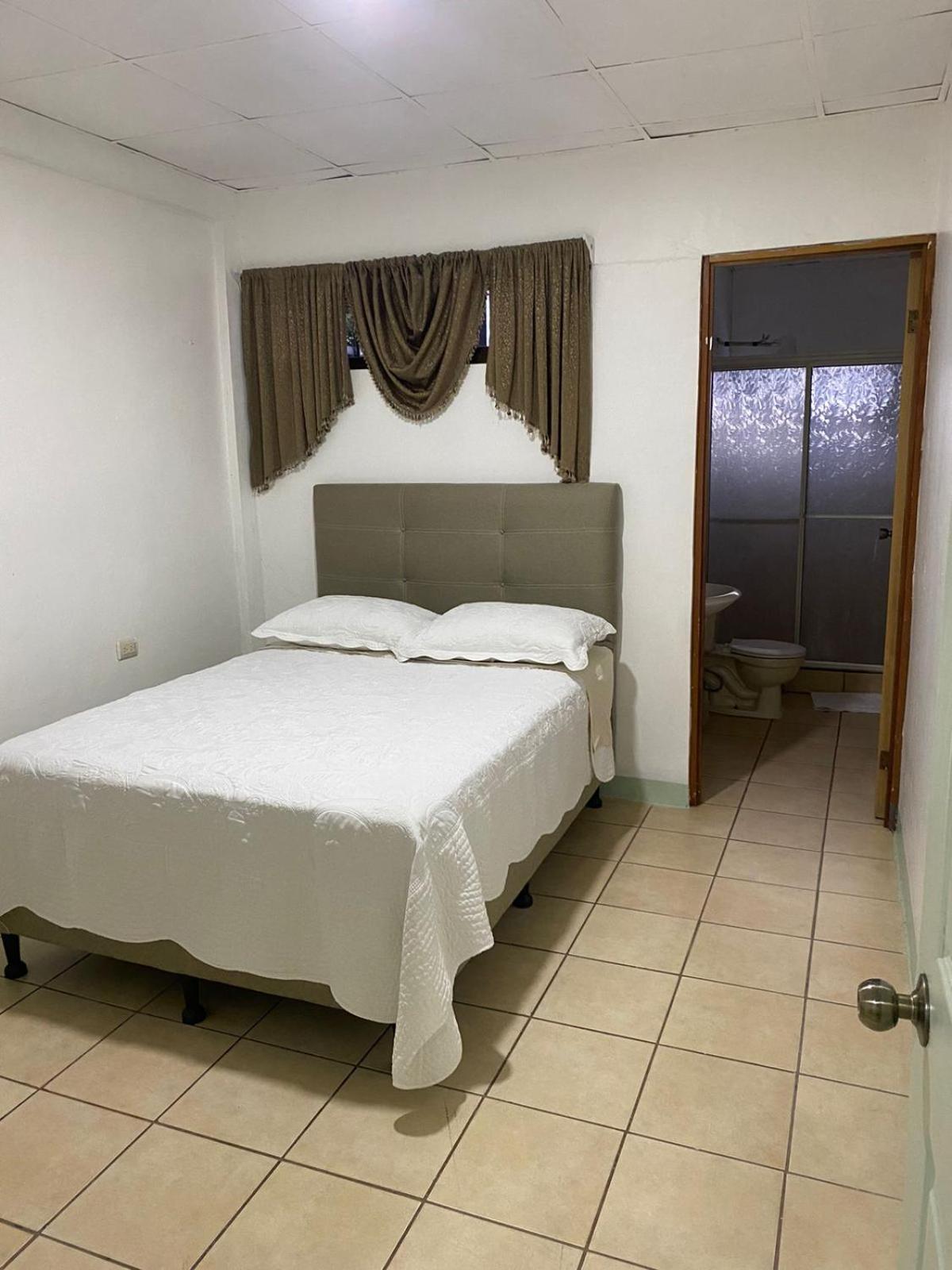 Double Room with Private Bathroom photo 3