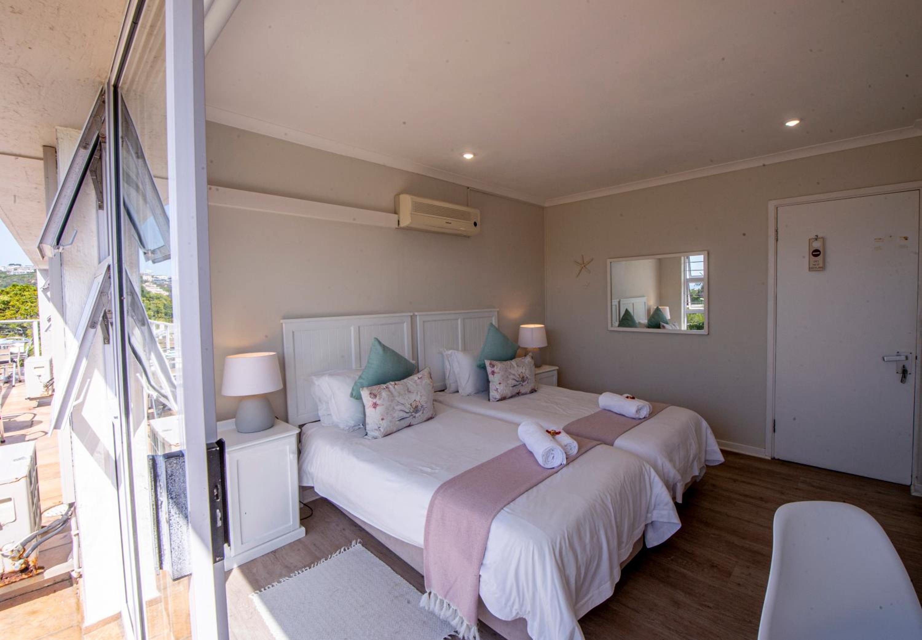 Twin Room with Sea View - Photo 2