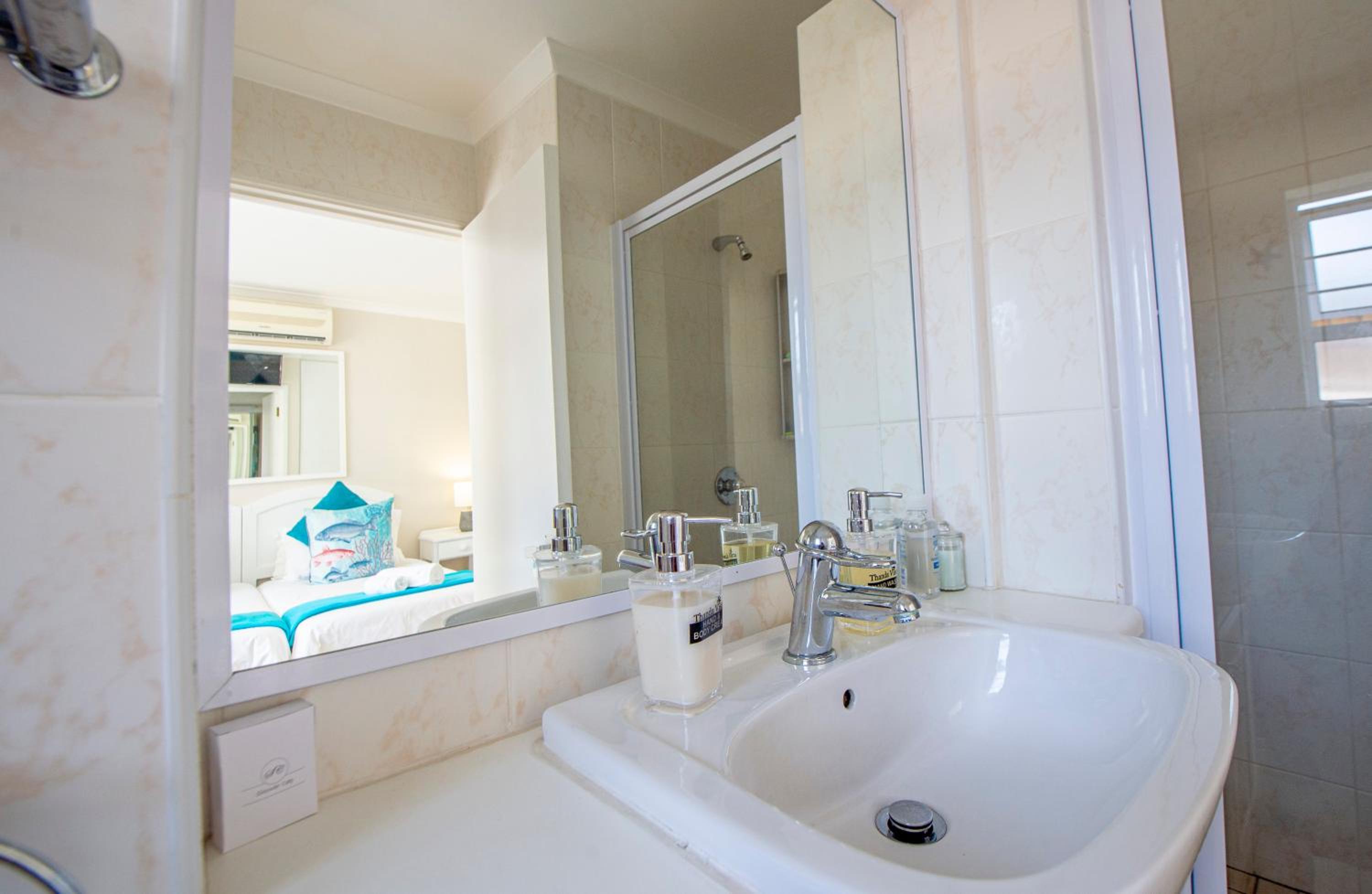 Twin Room - Photo 2