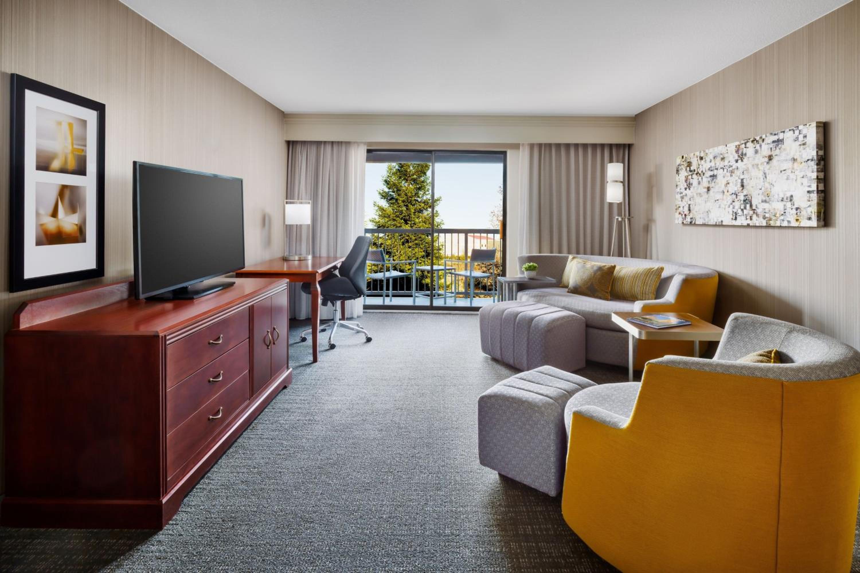 One-Bedroom King Suite with Sofa Bed - Photo 2