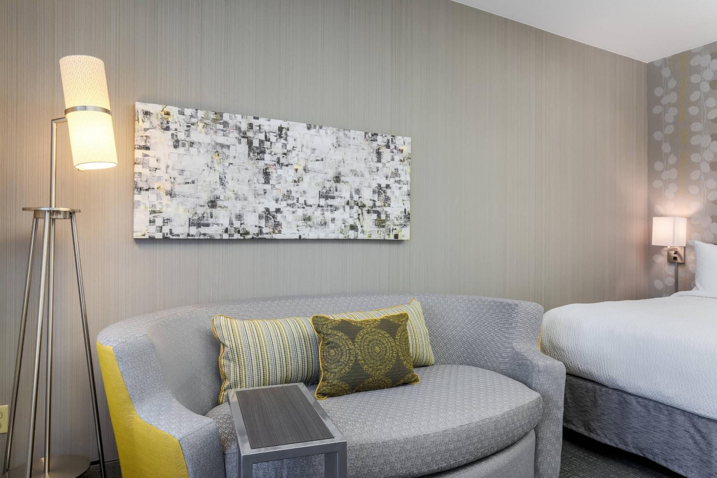 Guest room, 1 King, Sofa bed, High floor - Photo 3