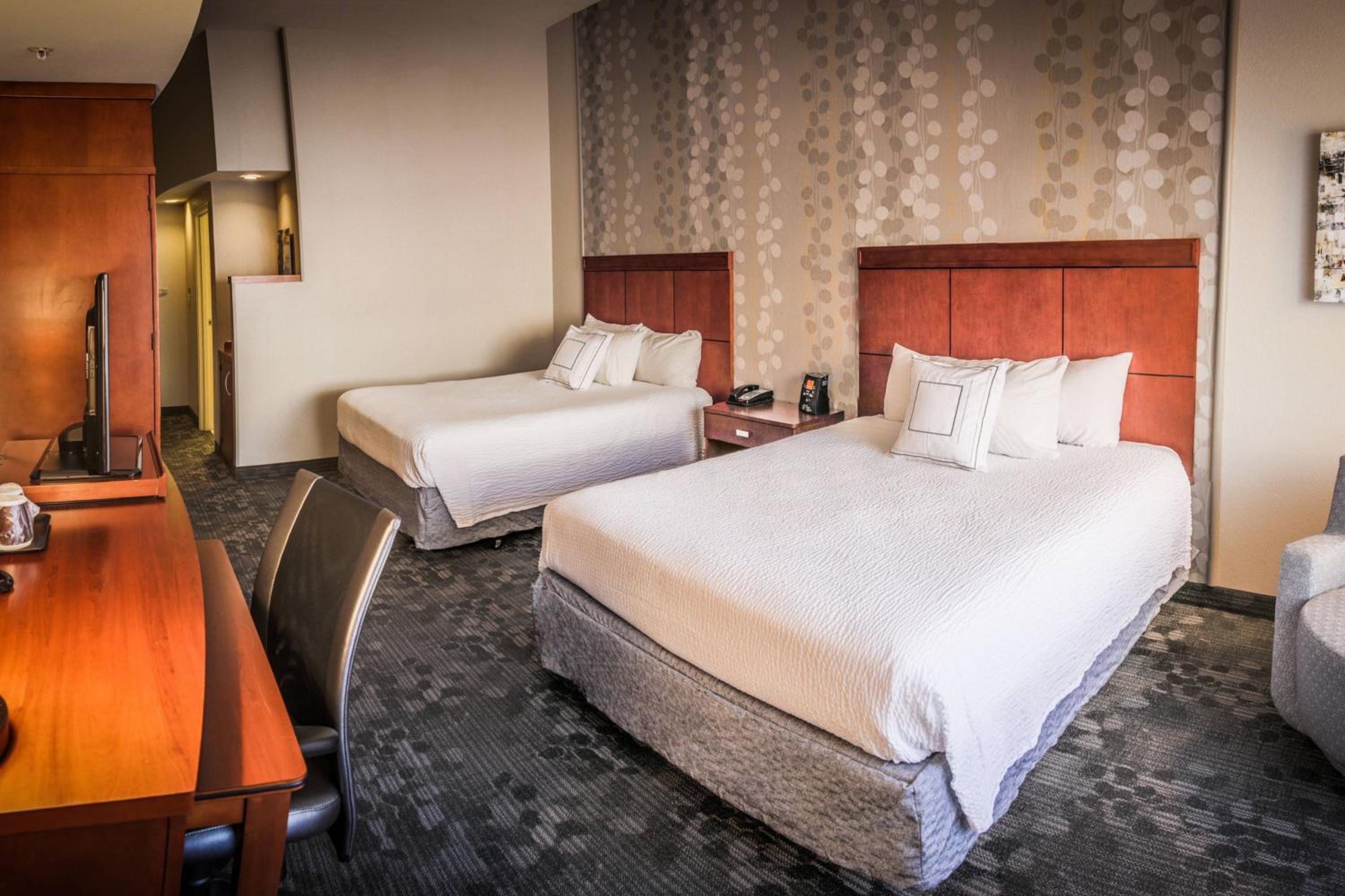Queen Room with Two Queen Beds - Photo 1