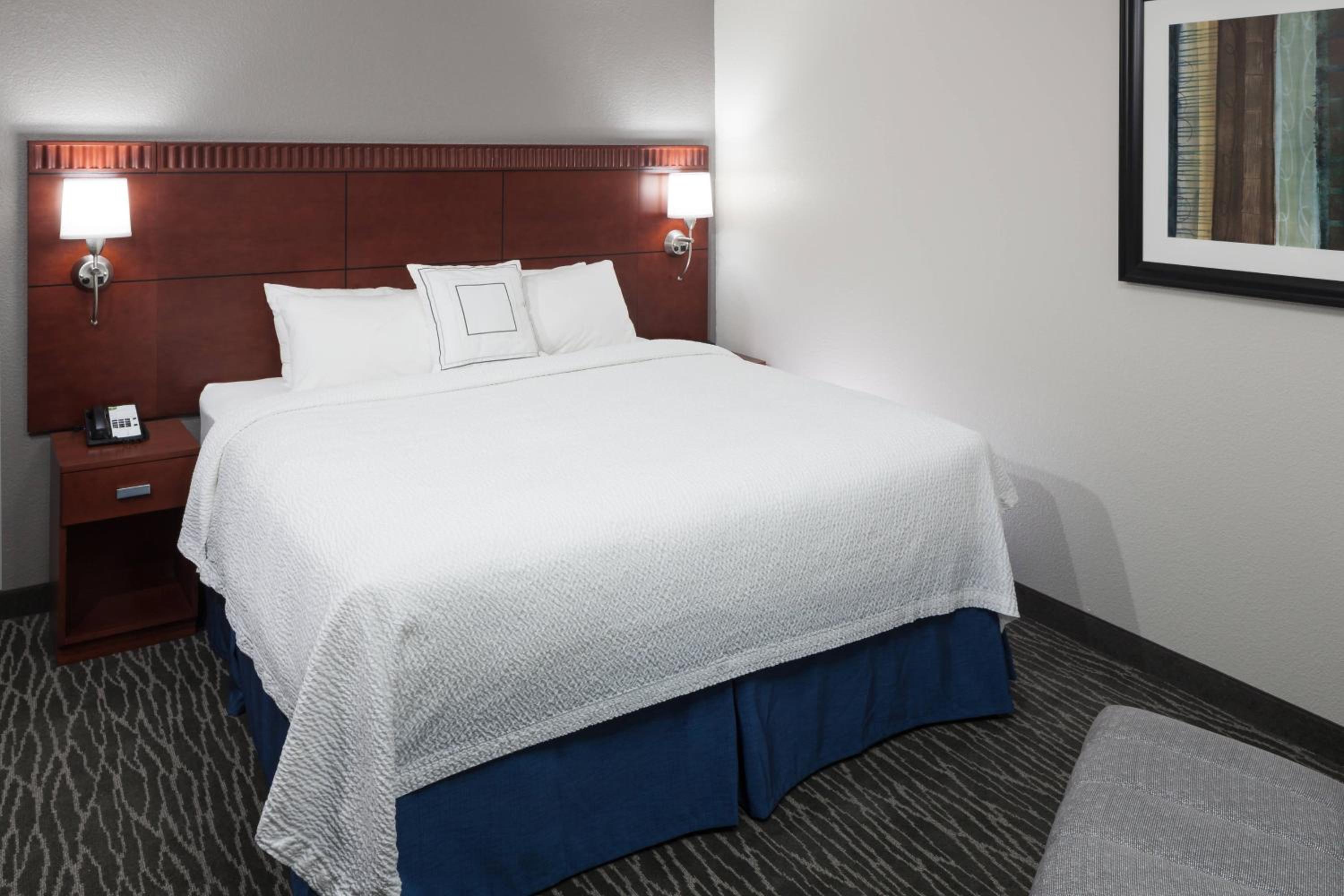 King Room with Sofa Bed - Photo 2