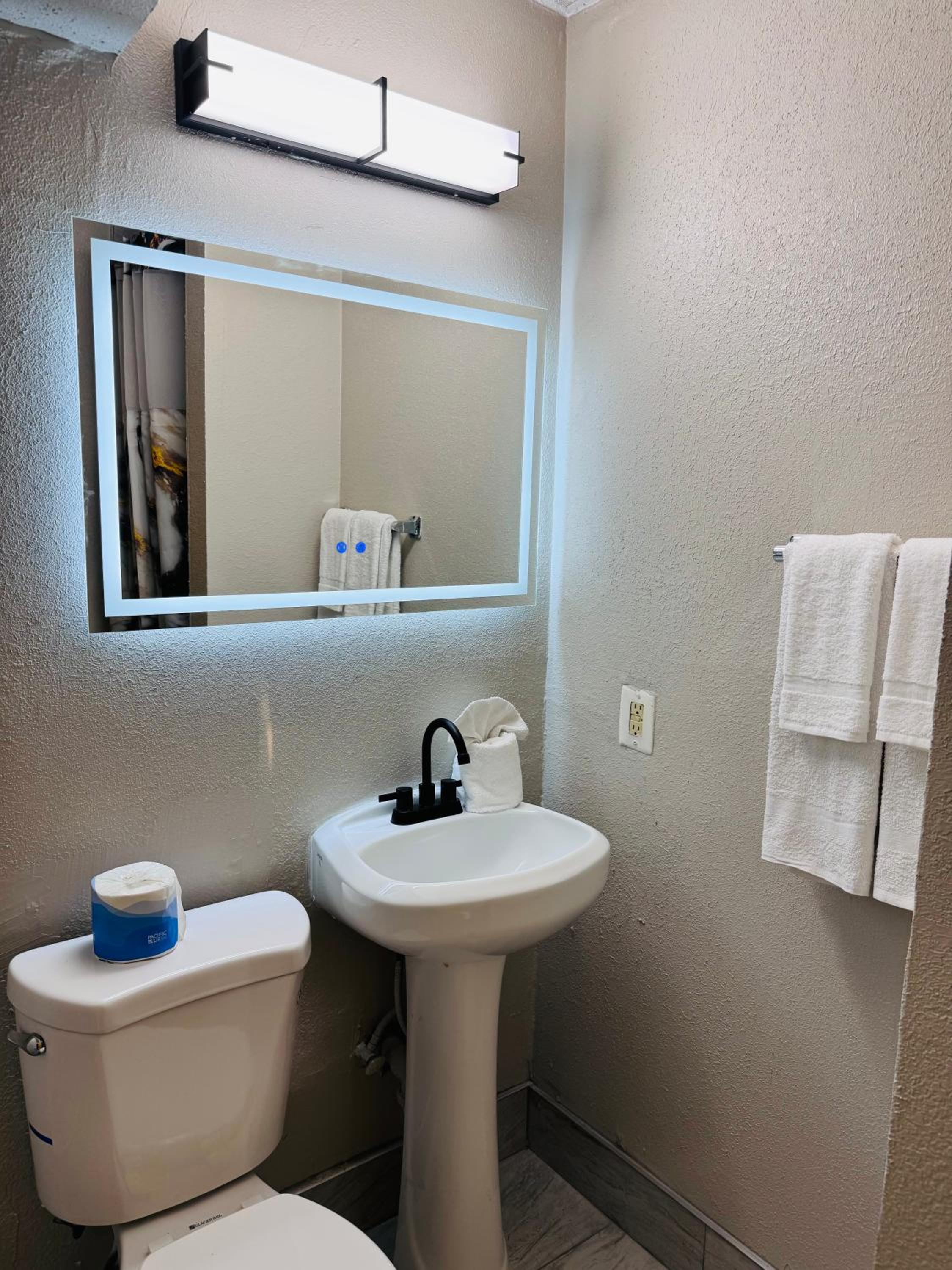 Deluxe Double Room - Photo 8