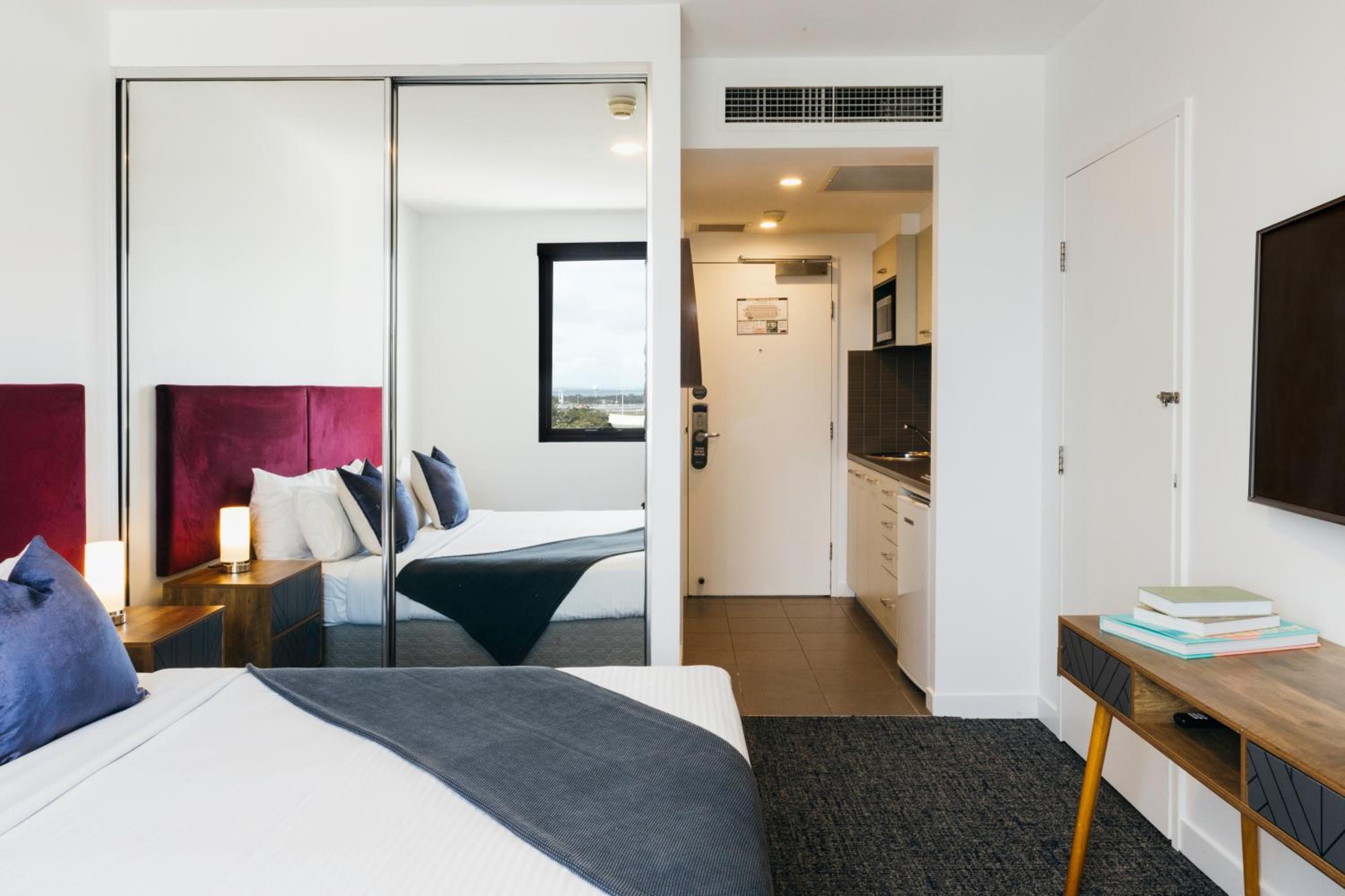 Studio Apartment thumbnail 6
