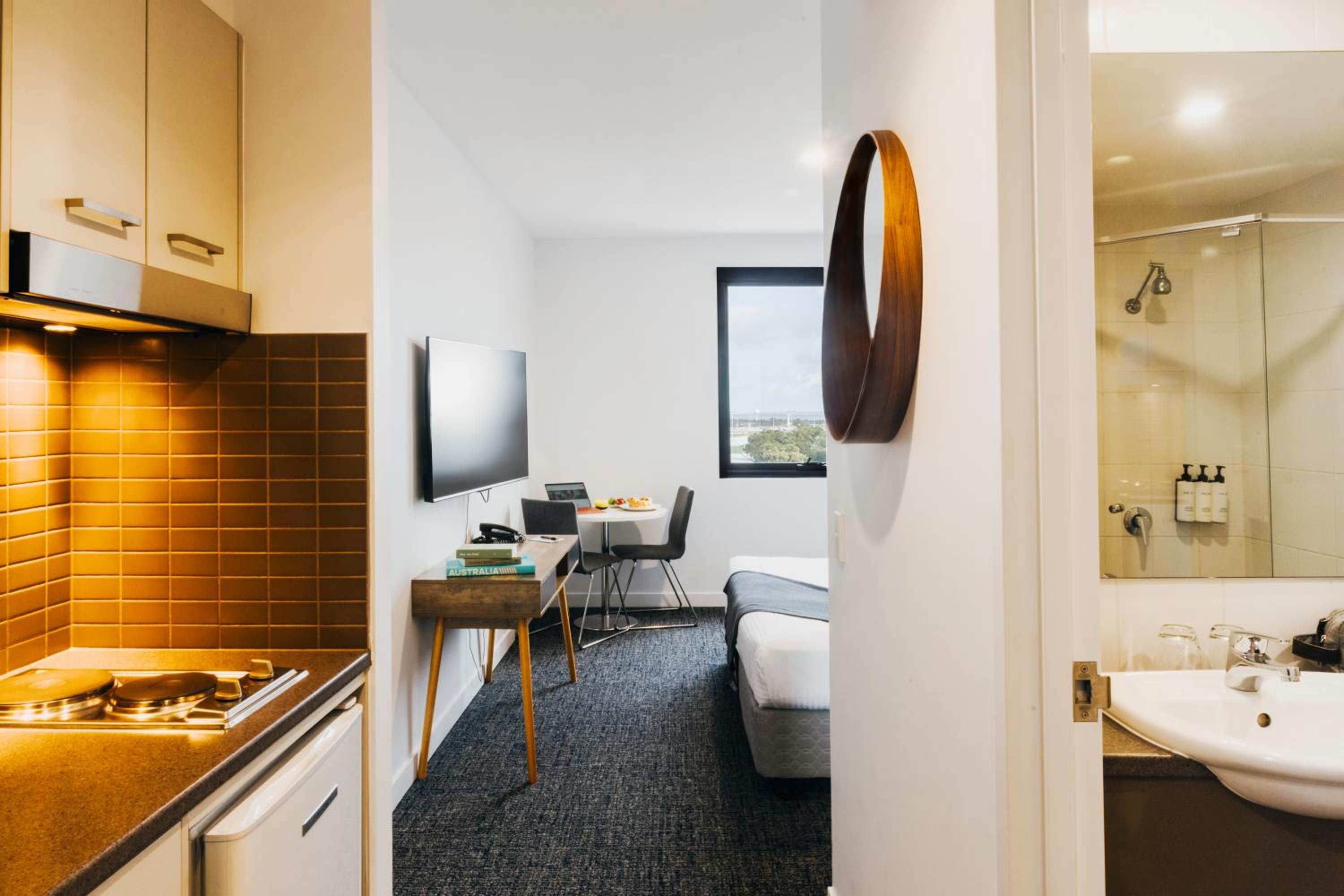 Studio Apartment thumbnail 5