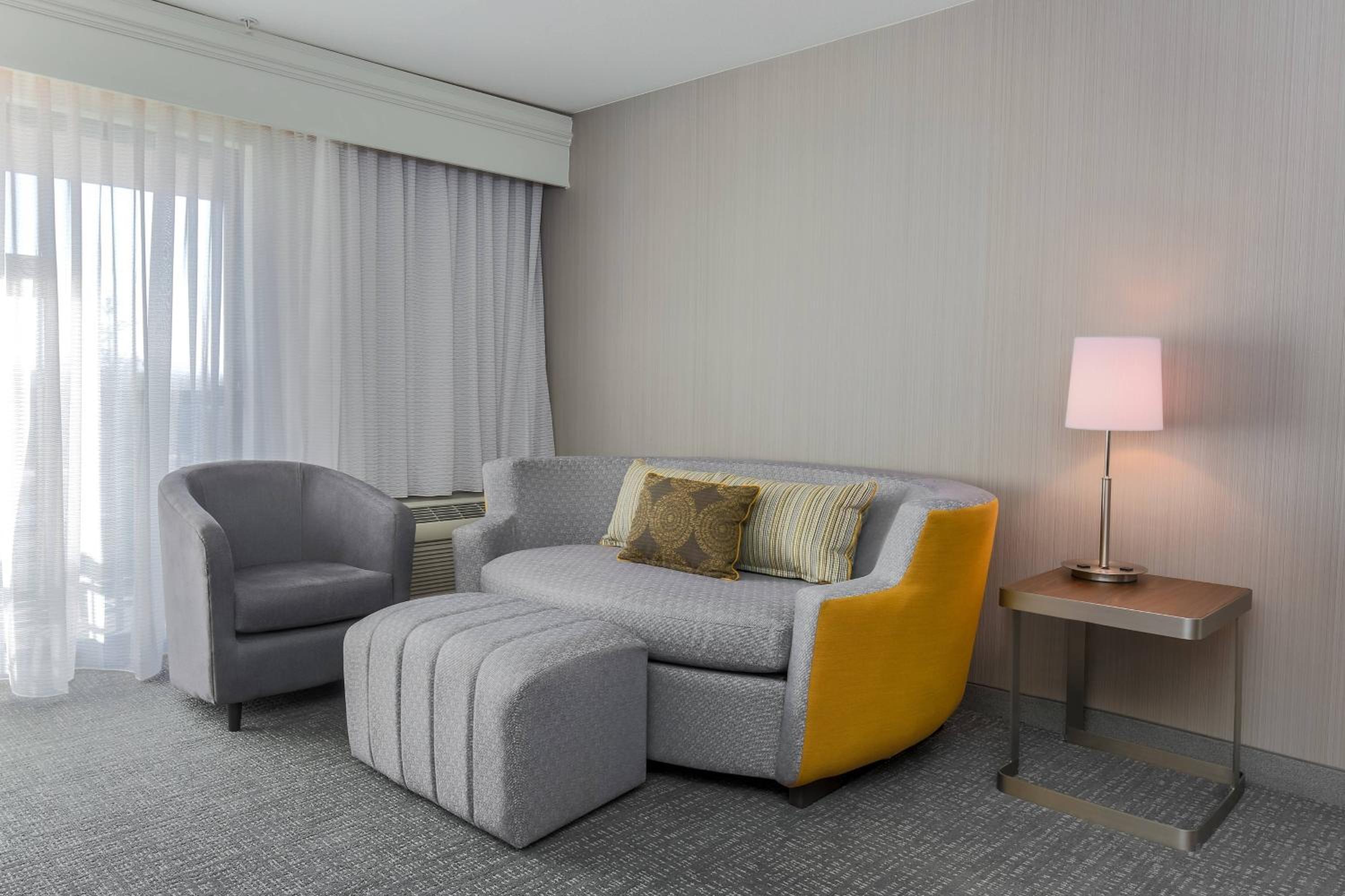 One-Bedroom King Suite with Sofa Bed - Photo 7