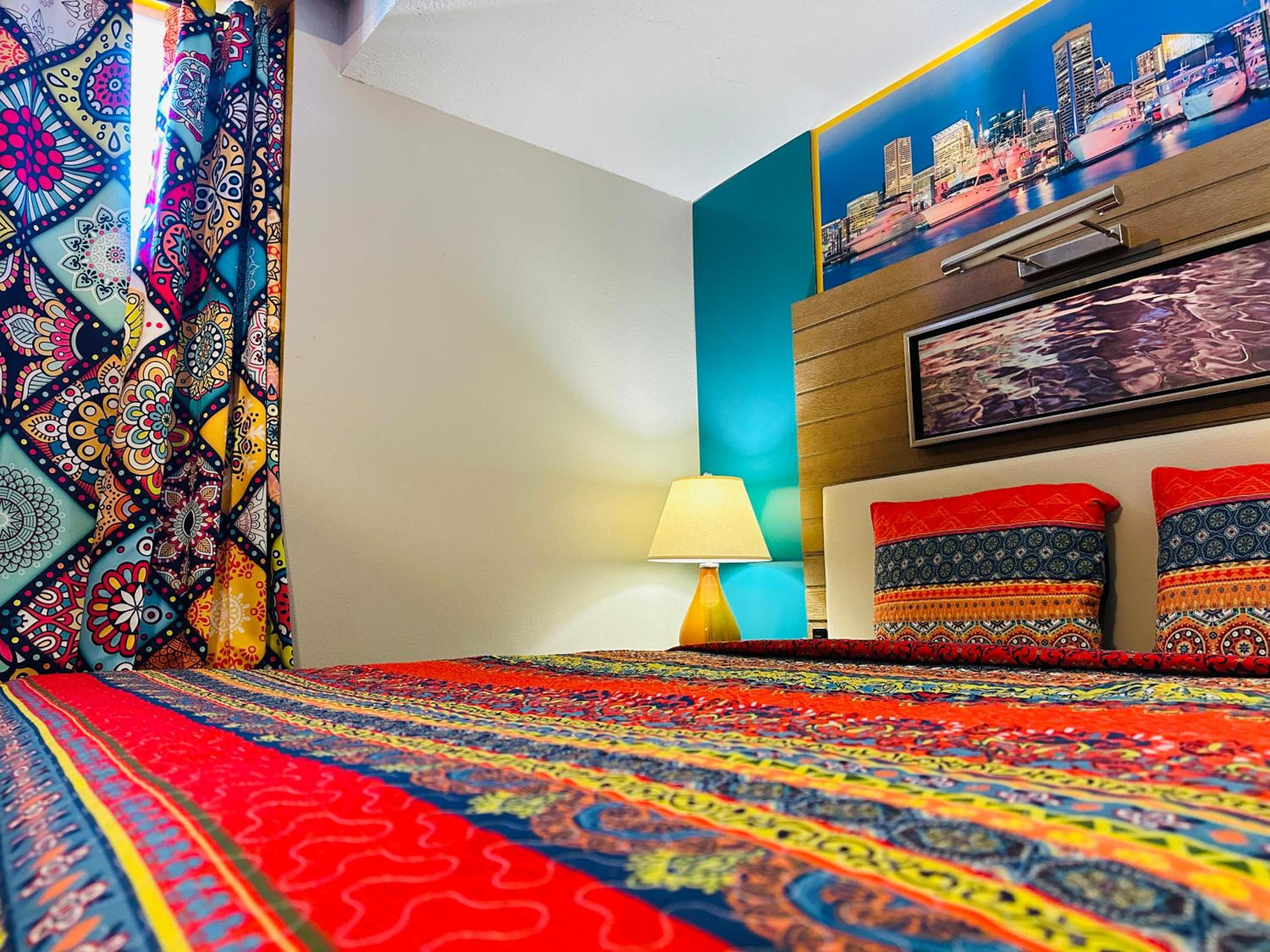 Deluxe King Room - Photo 7