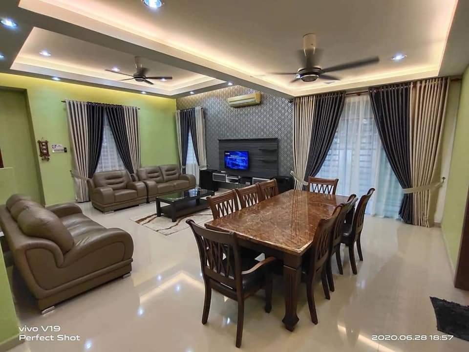 Three-Bedroom House photo 2