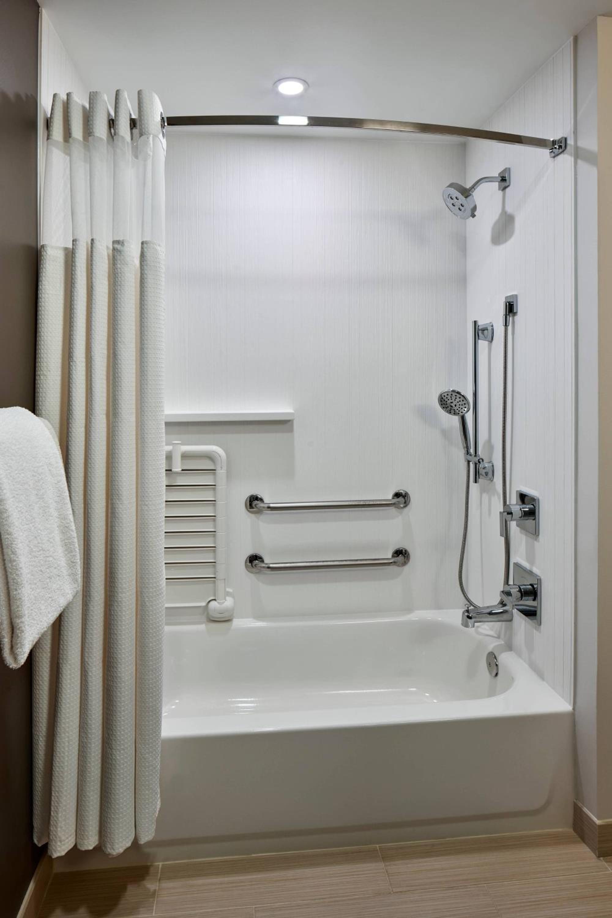 Queen Room with Two Queen Beds - Mobility and Hearing Accessible - Photo 3