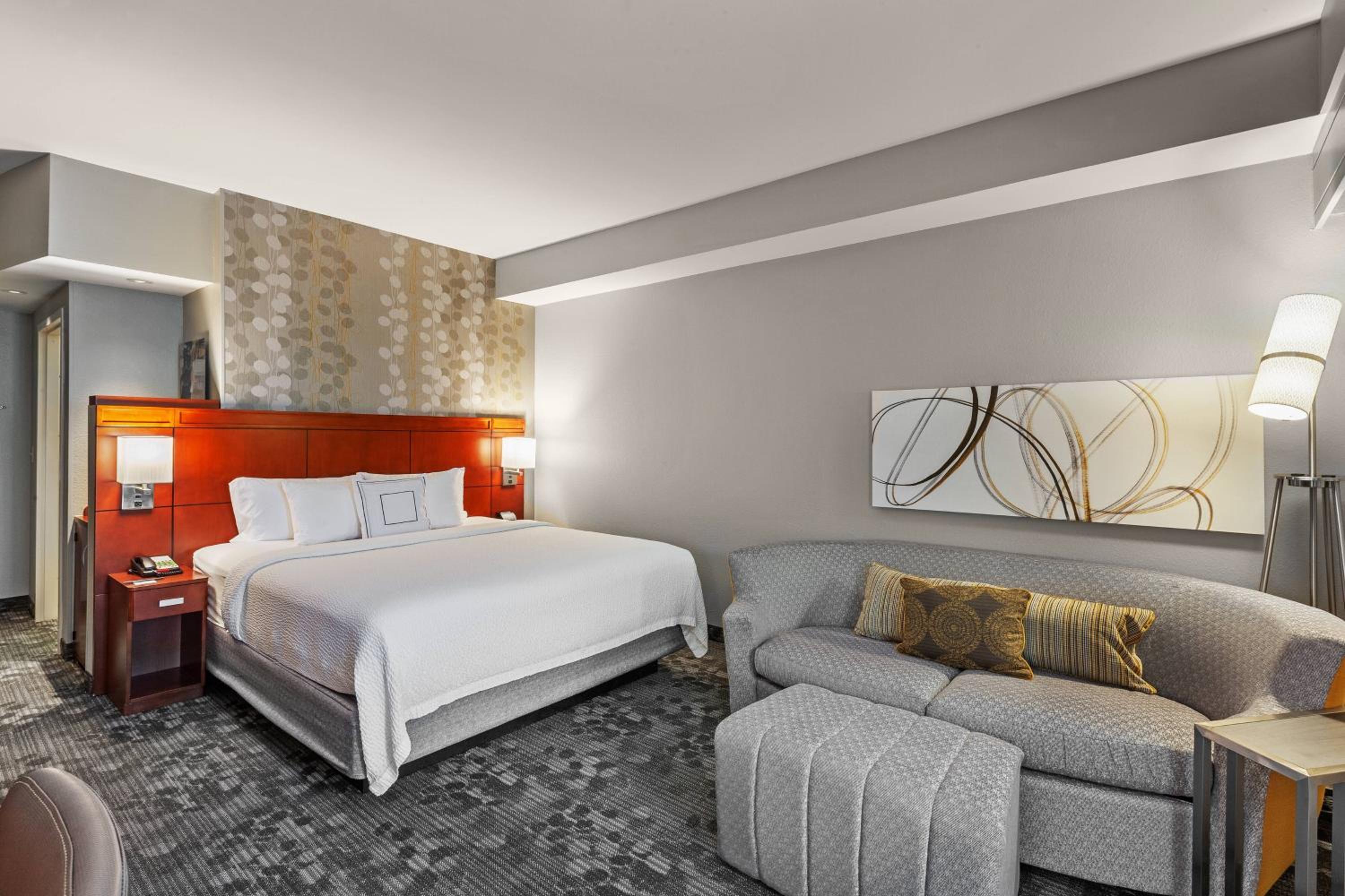King Room with Sofa Bed and Adapted Tub - Mobility and Hearing Accessible - Photo 1