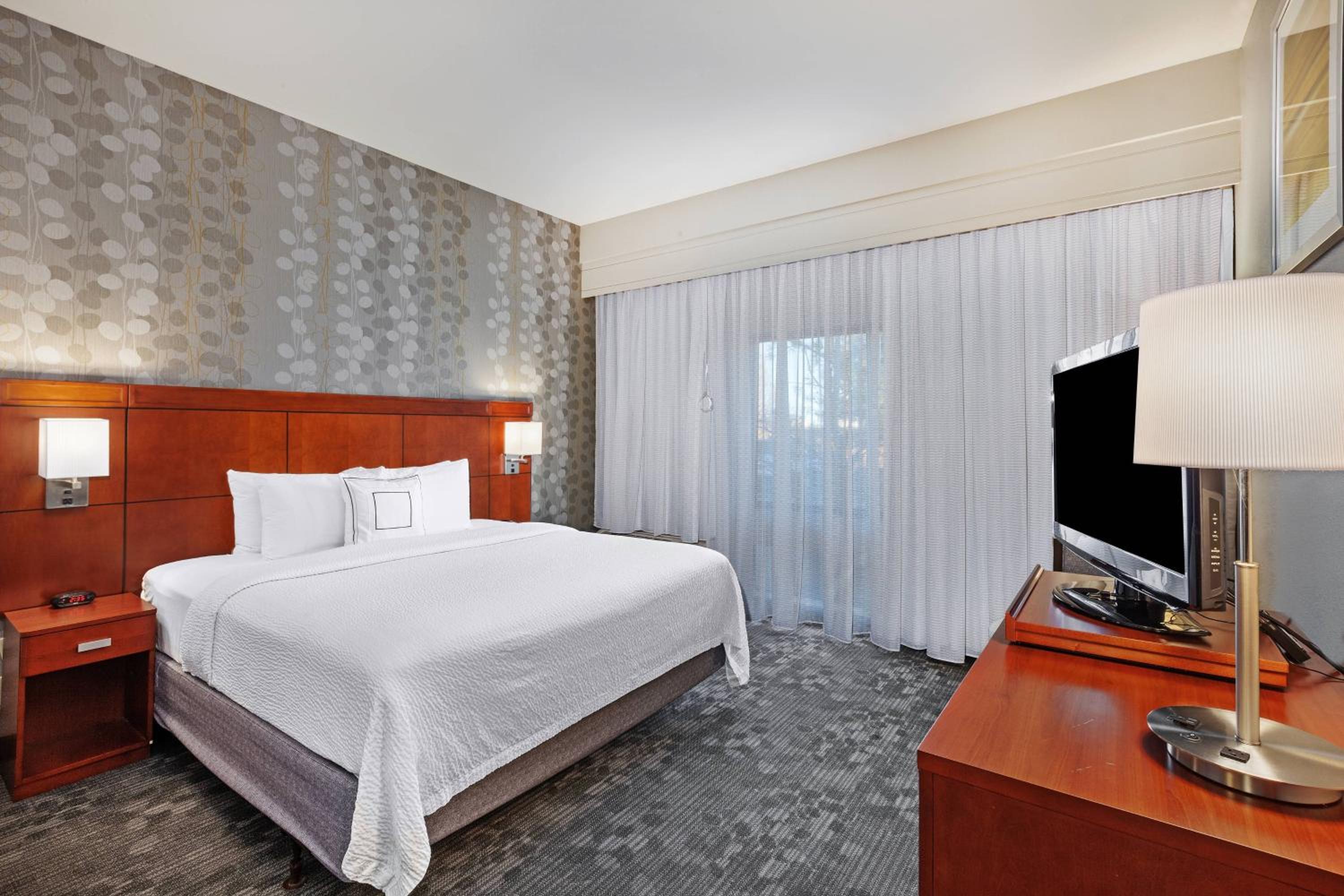 One-Bedroom King Suite with Sofa Bed - Photo 5