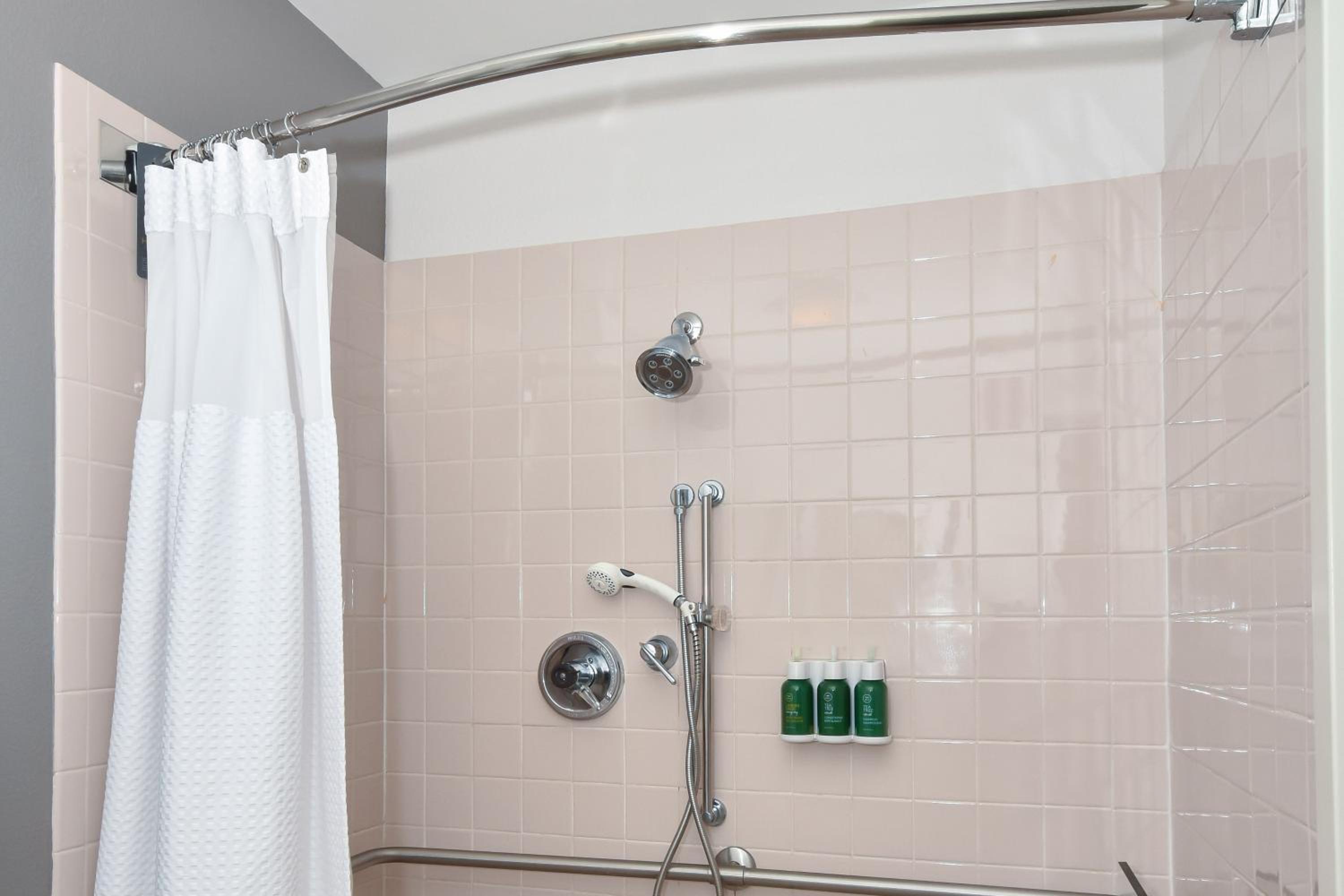 One-Bedroom King Suite - Photo 2