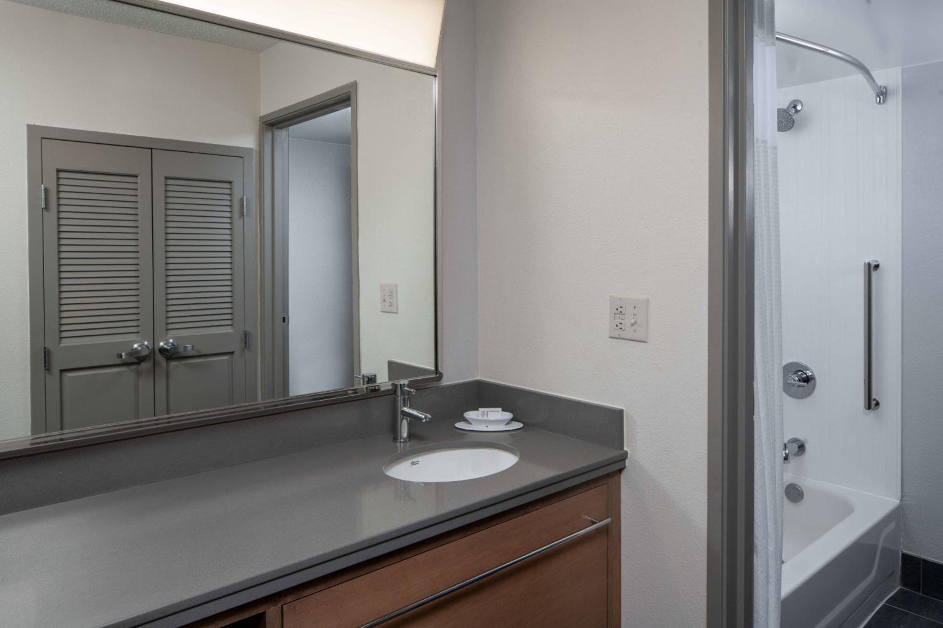 One-Bedroom King Suite - Photo 2