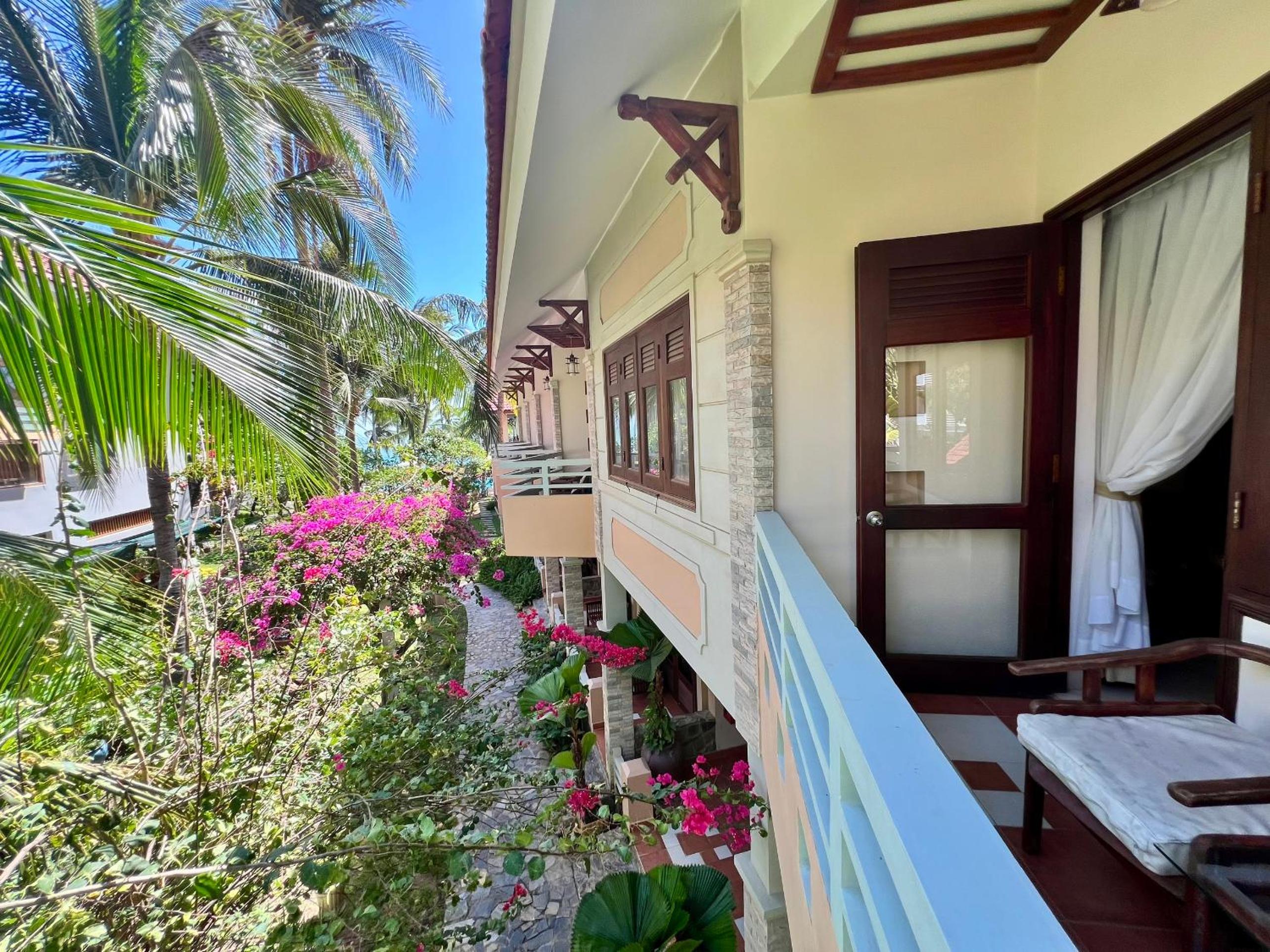Superior Room with Garden View - Photo 6