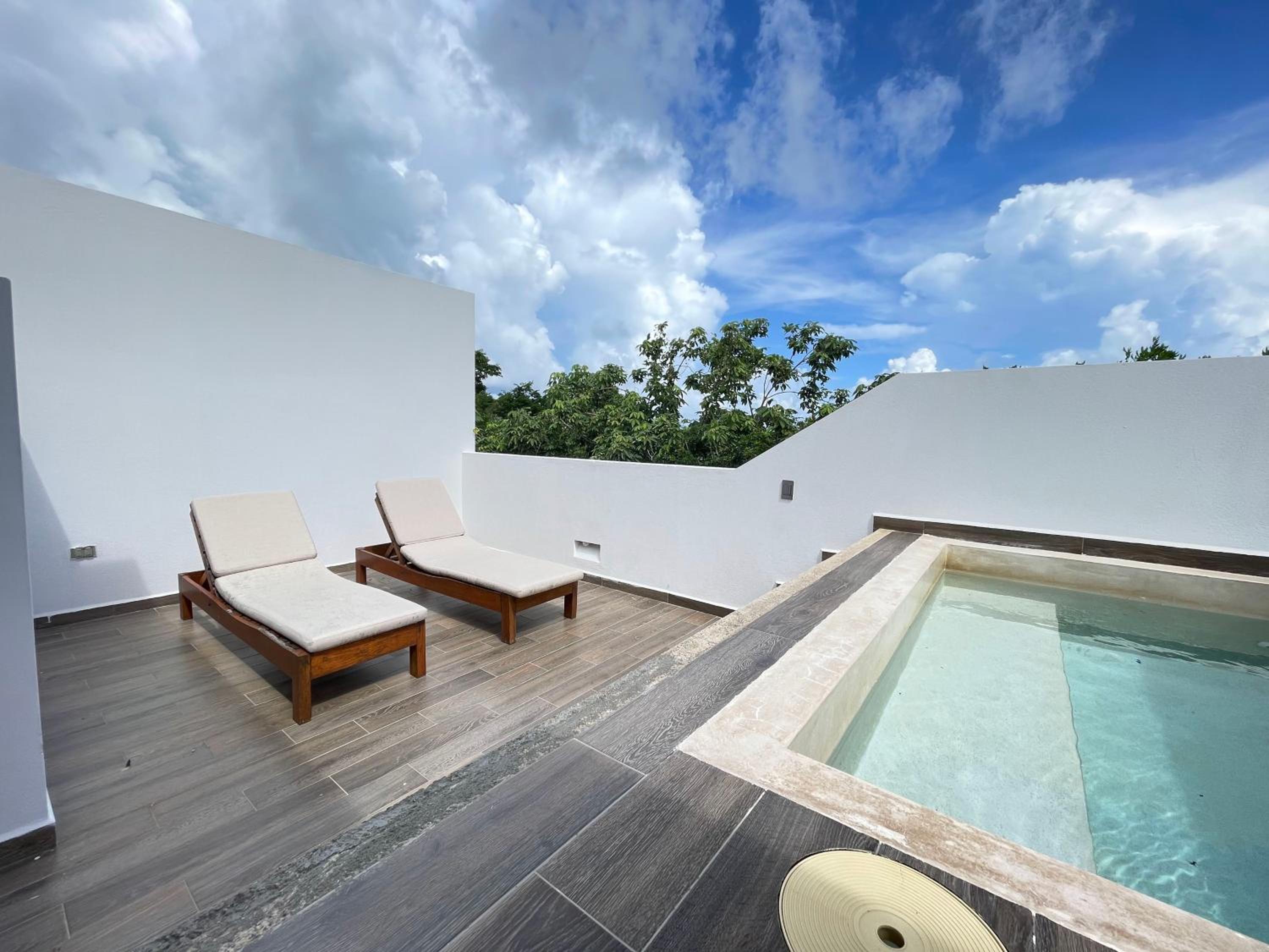 One-Bedroom Apartment with Pool View