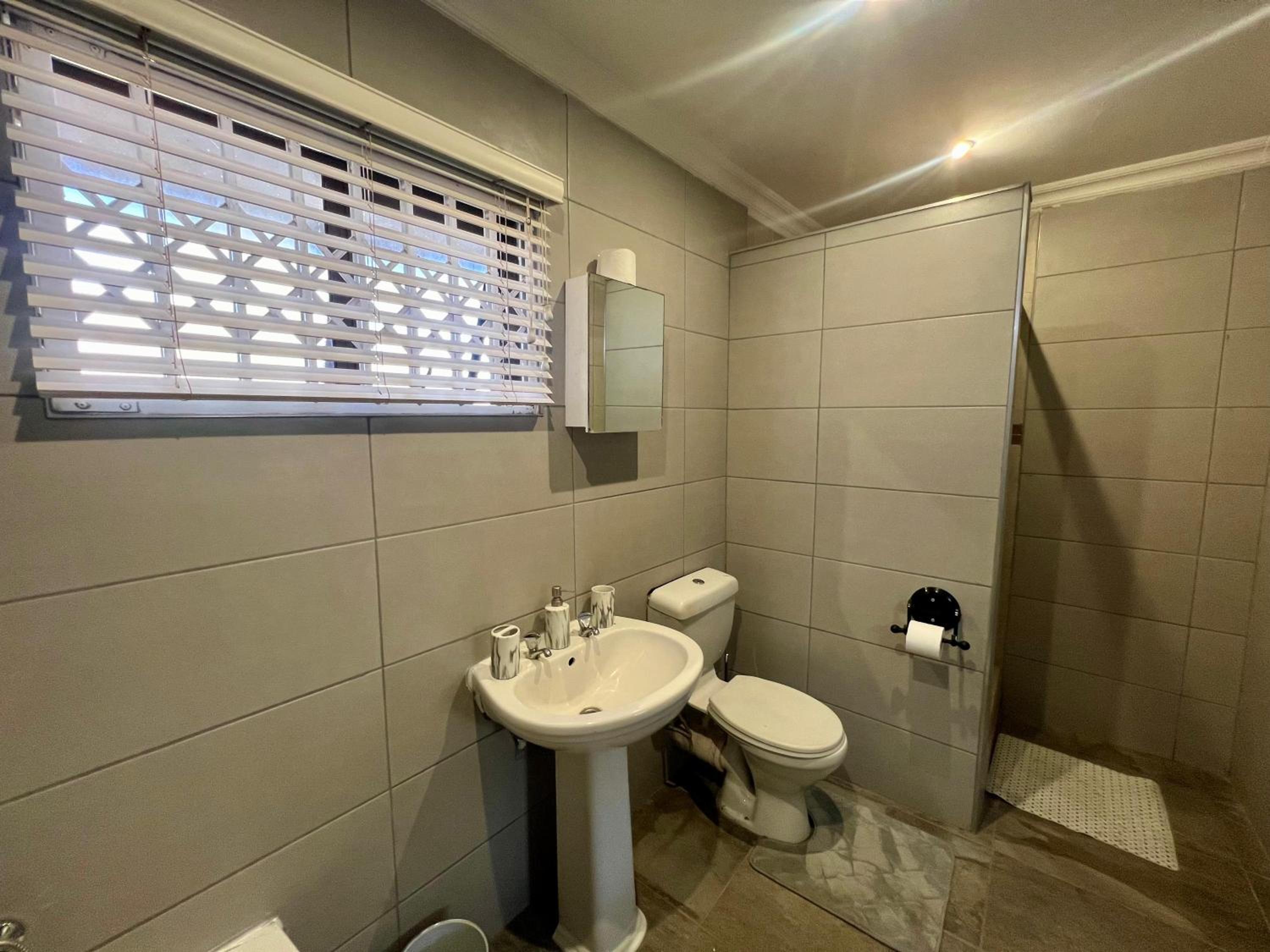 One-Bedroom House photo 2