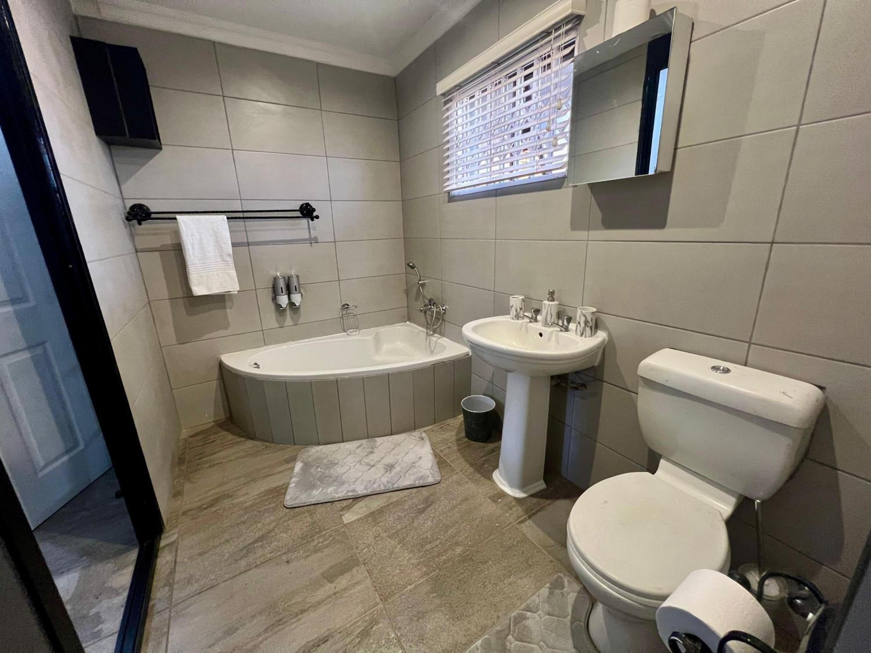 One-Bedroom House photo 3