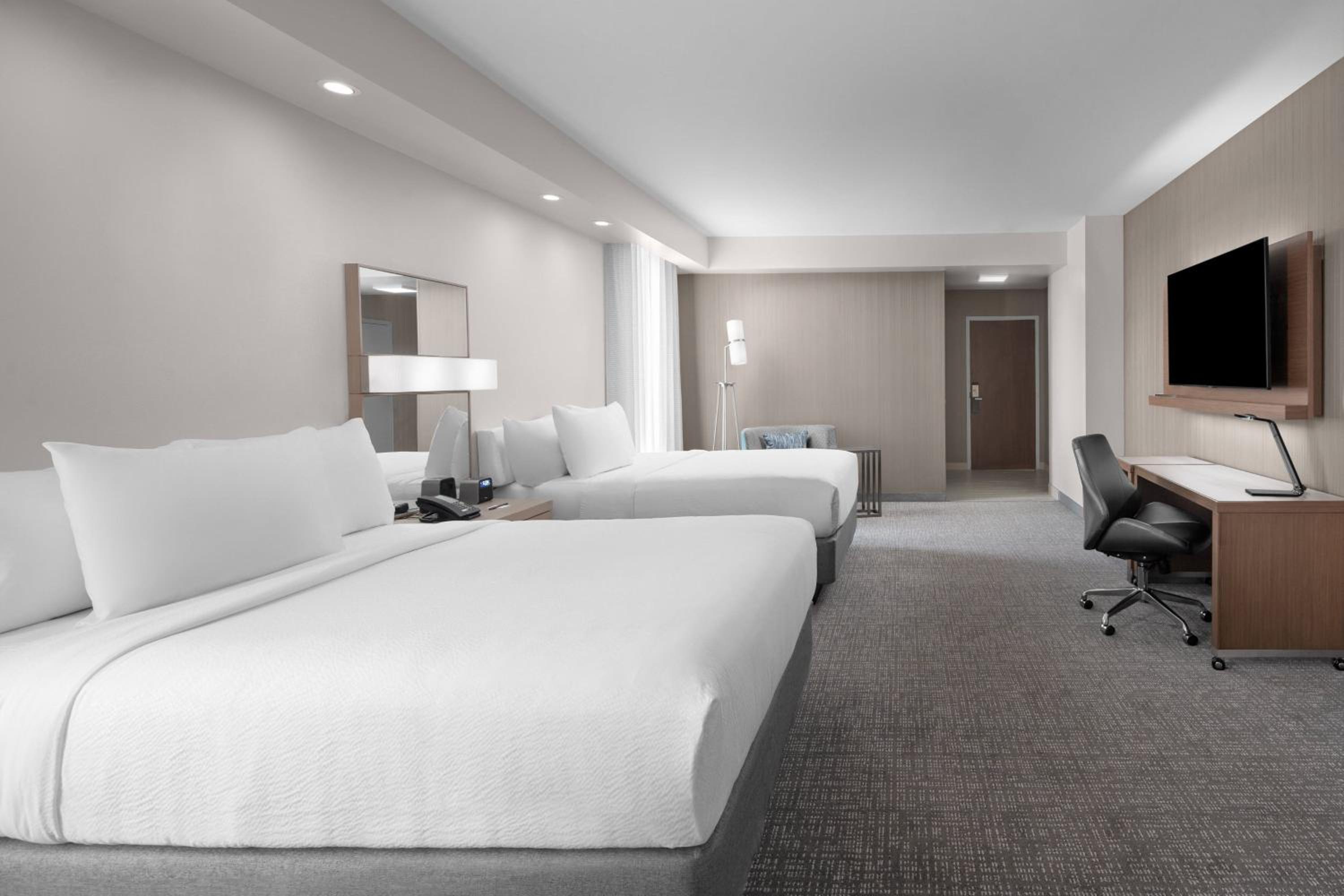 Studio Suite with Two Queen Beds - Photo 2